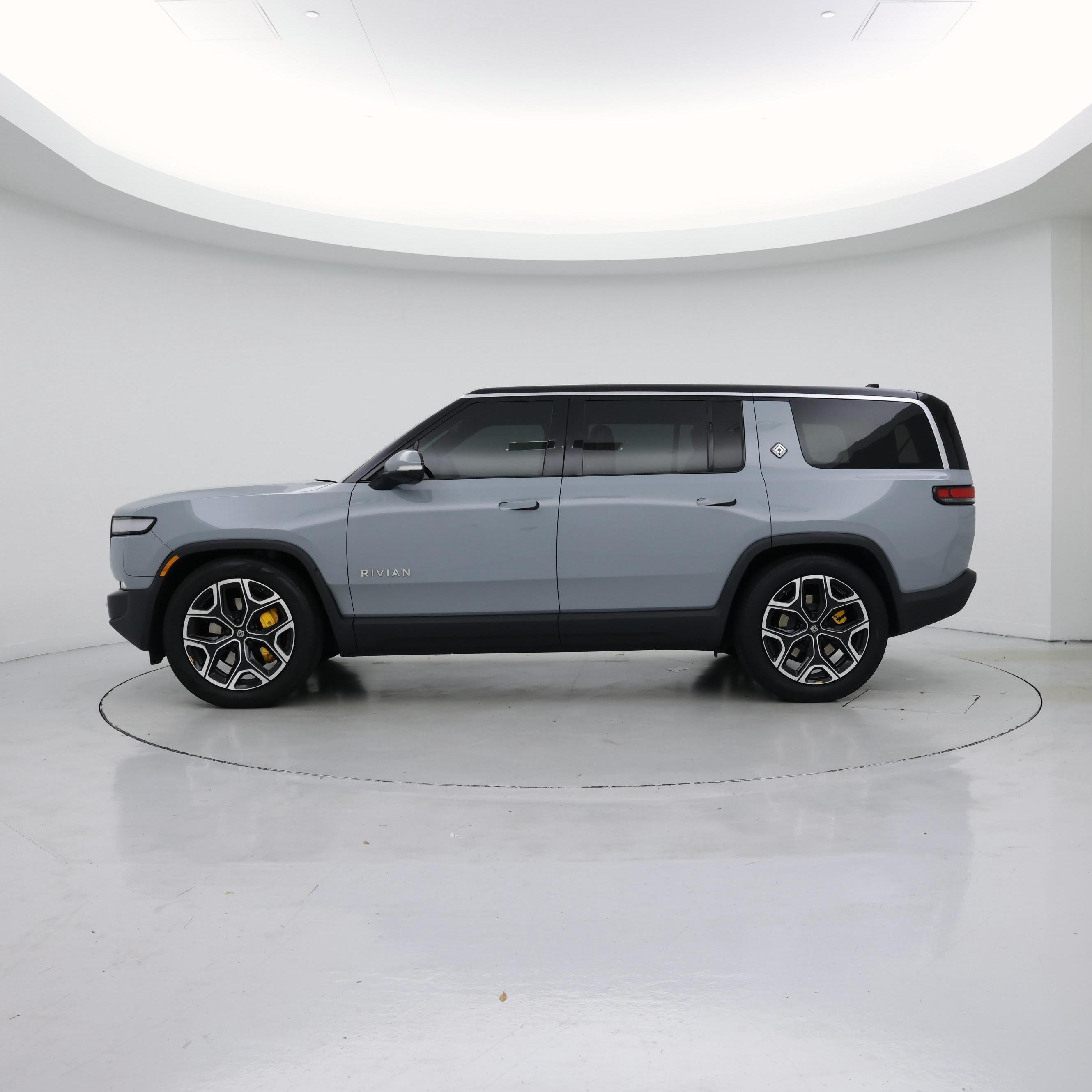 Thumbnail: 2023 Rivian R1S - 3
