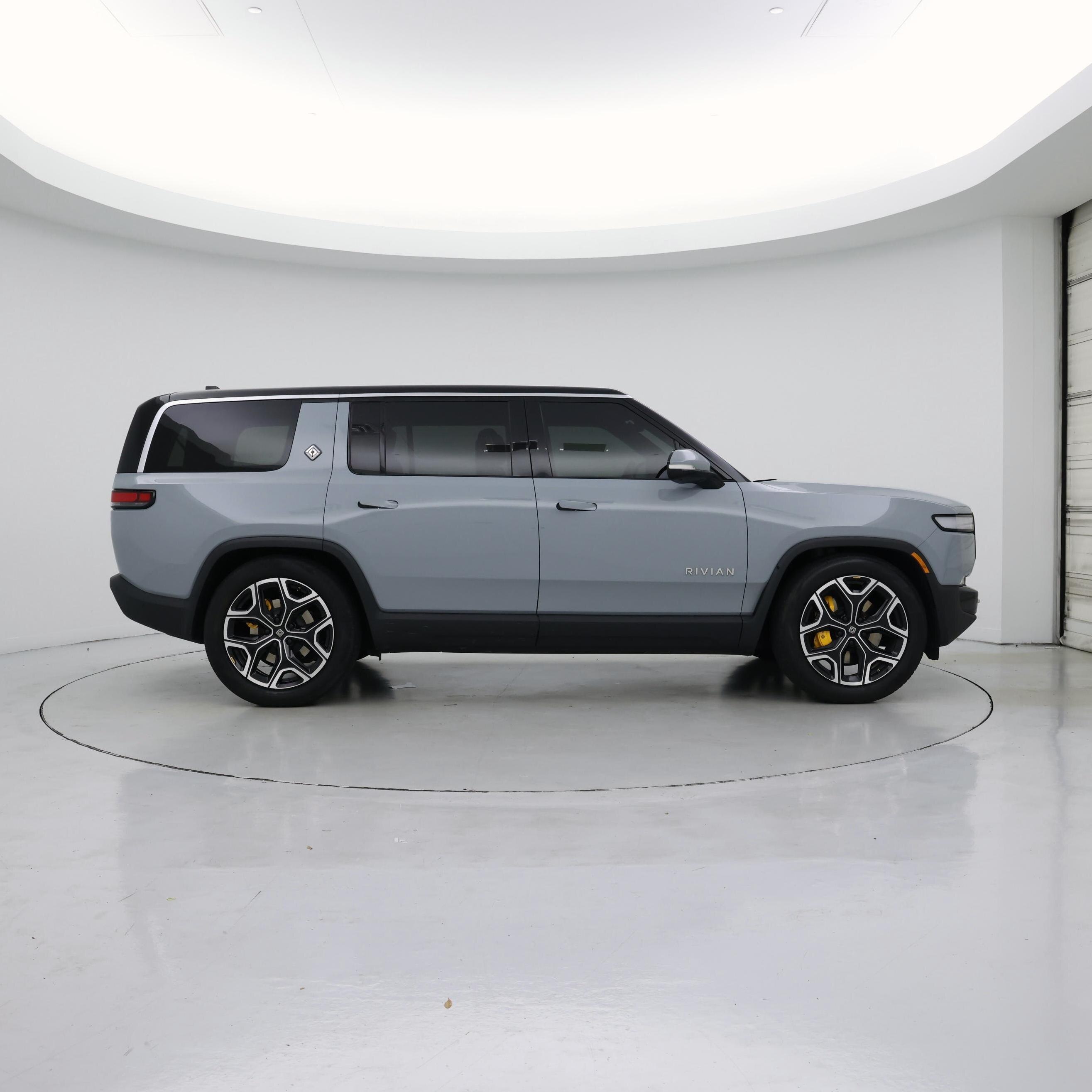 Thumbnail: 2023 Rivian R1S - 7