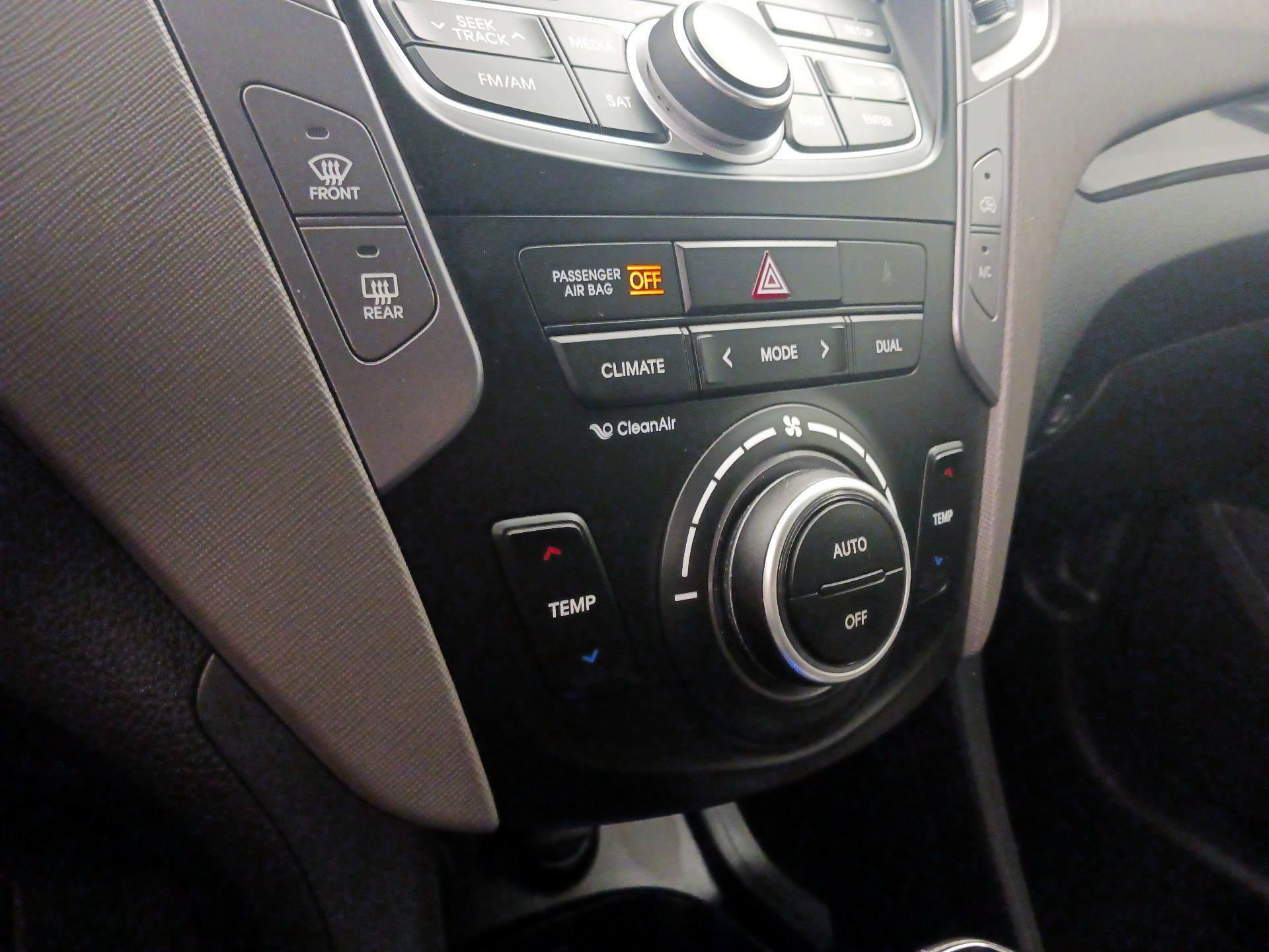 Thumbnail: 2015 Hyundai Santa Fe - 17