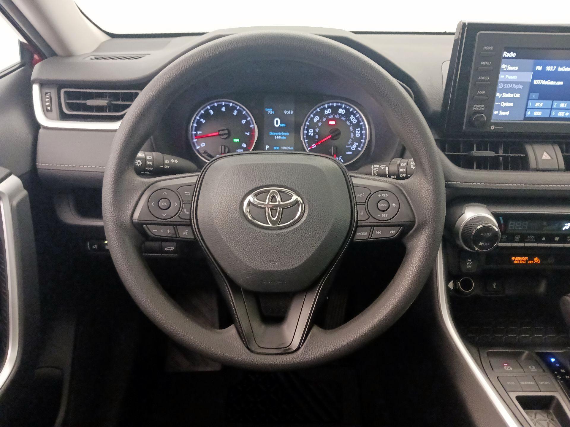 Thumbnail: 2021 Toyota RAV4 - 10