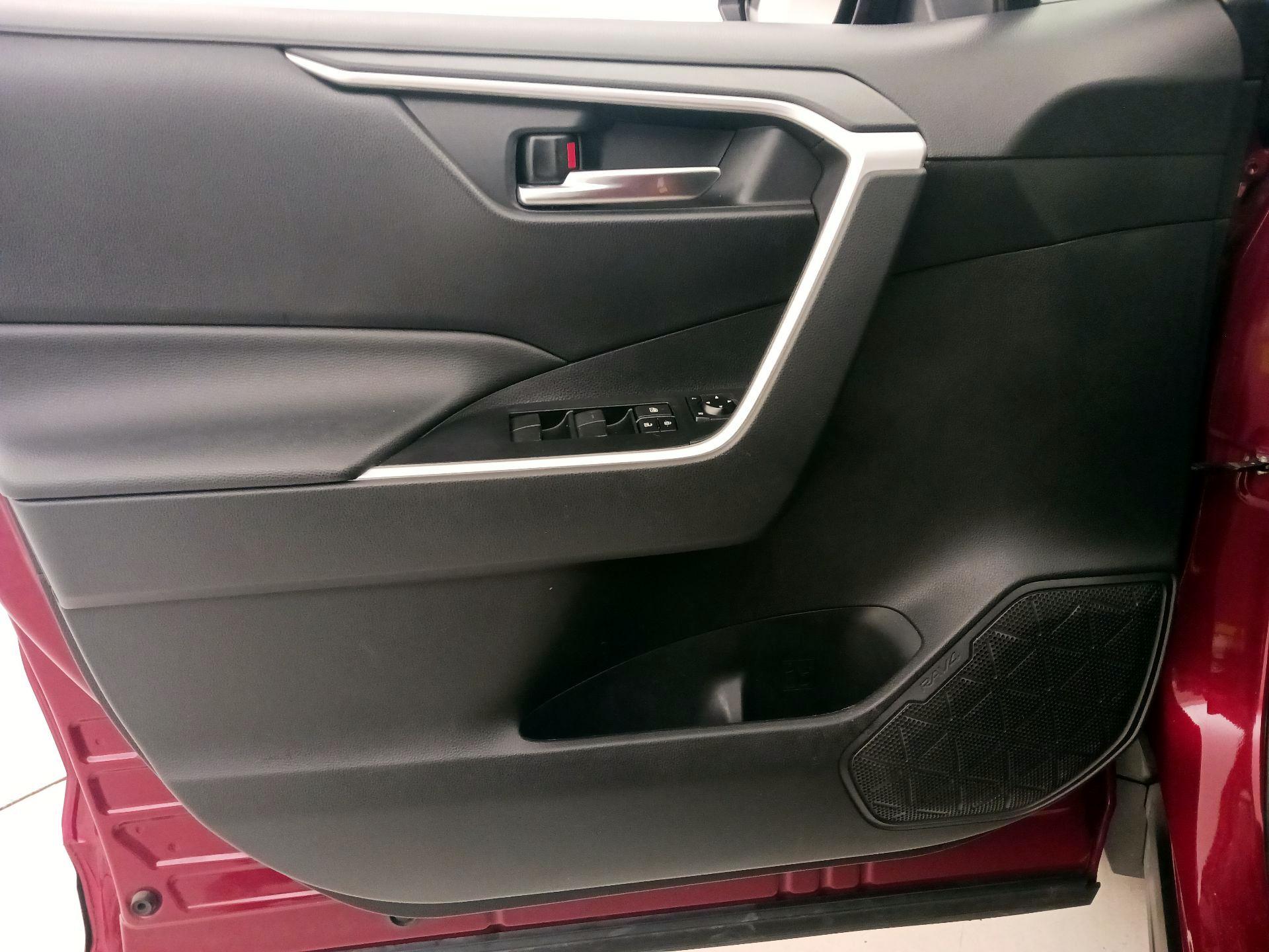 Thumbnail: 2021 Toyota RAV4 - 12