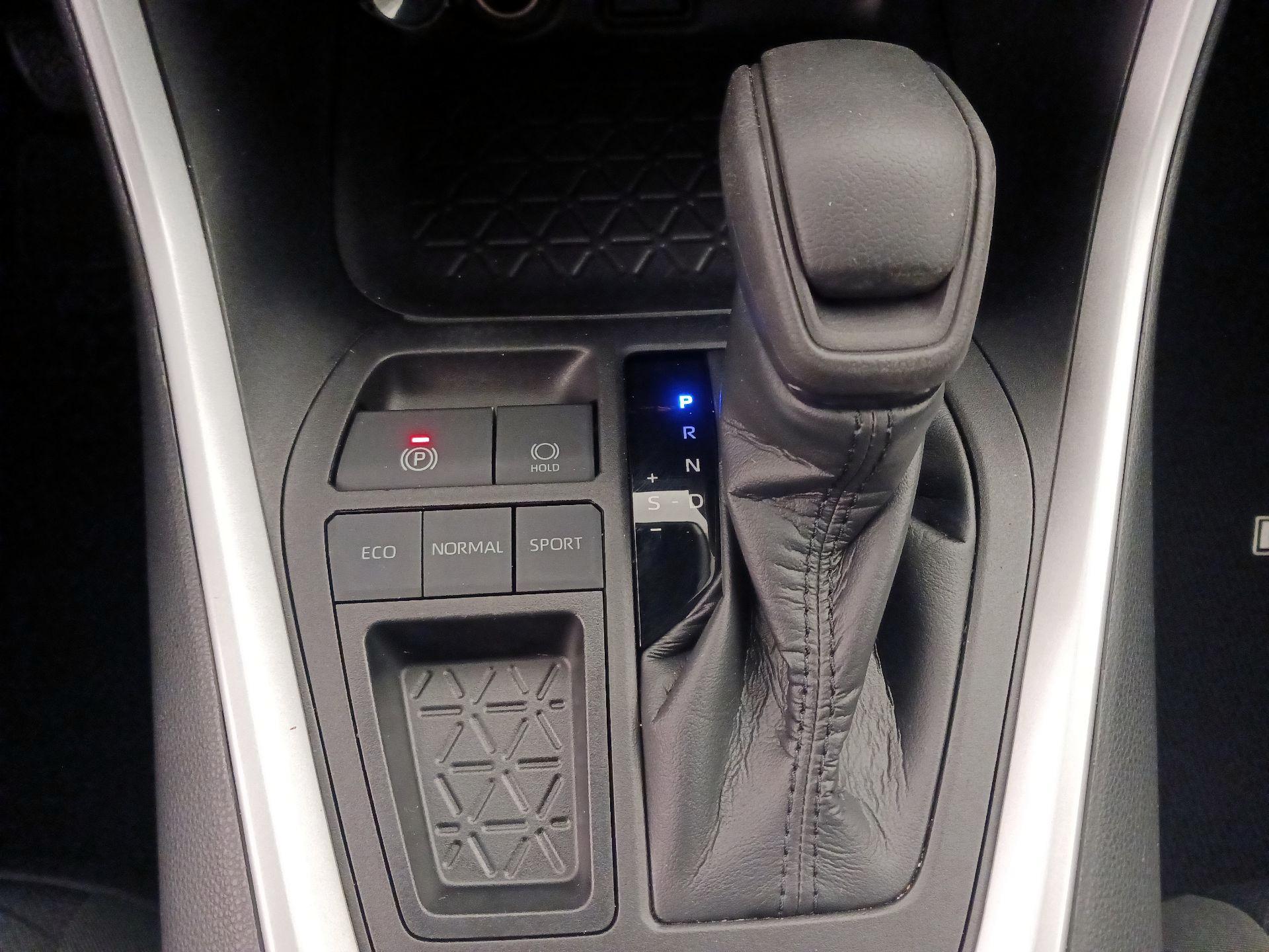 Thumbnail: 2021 Toyota RAV4 - 17