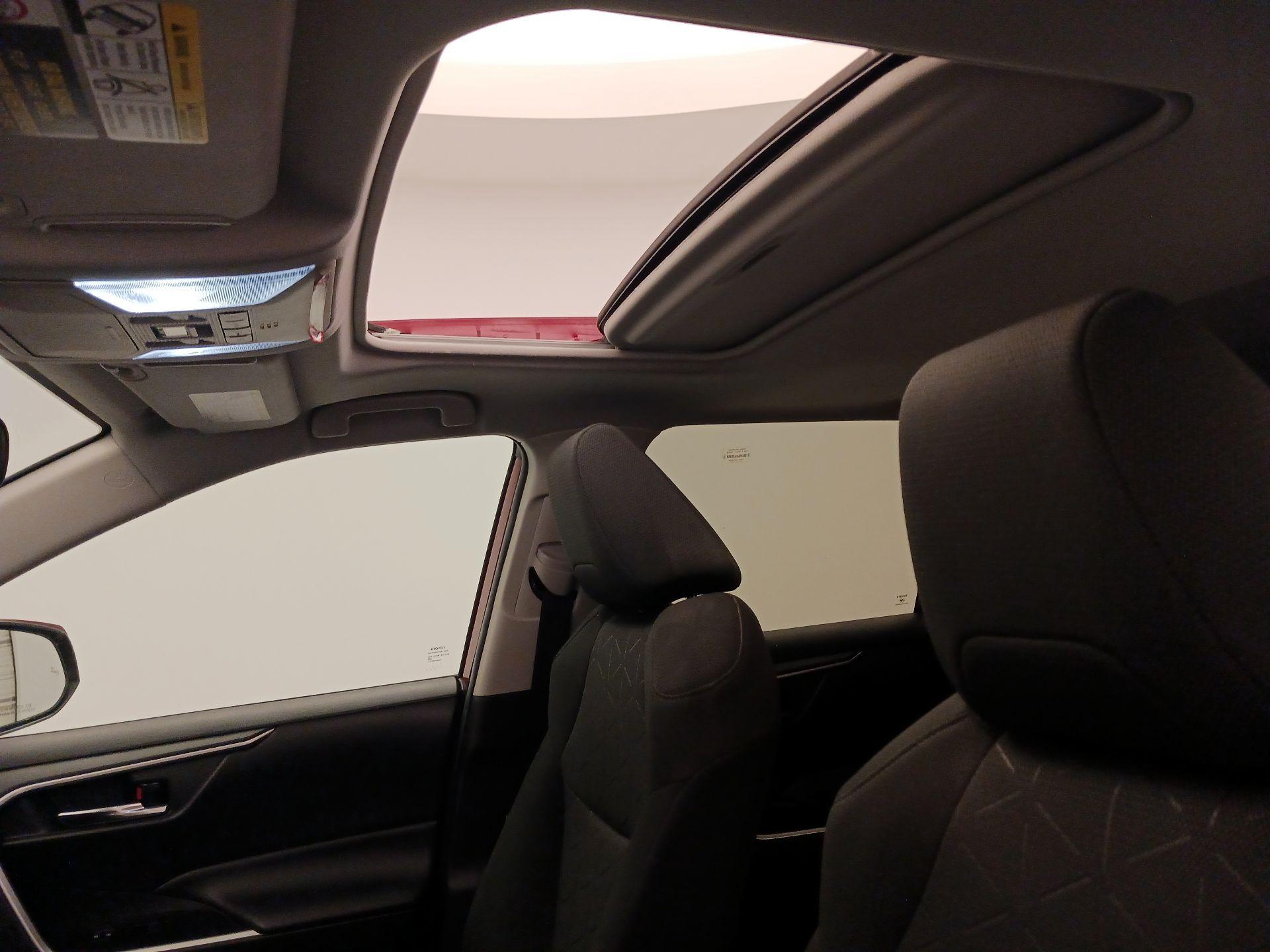 Thumbnail: 2021 Toyota RAV4 - 19