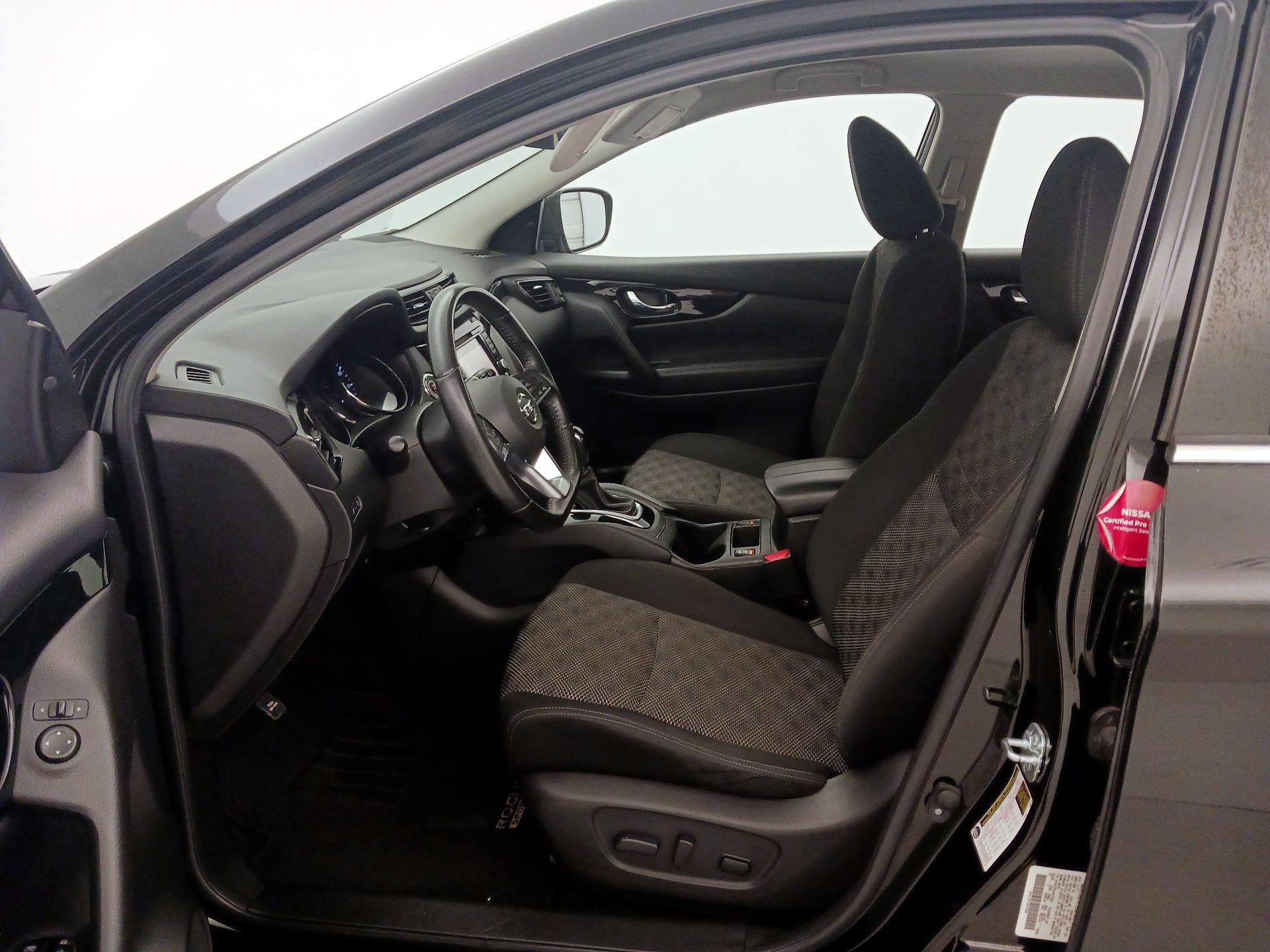 Thumbnail: 2018 Nissan Rogue Sport - 11