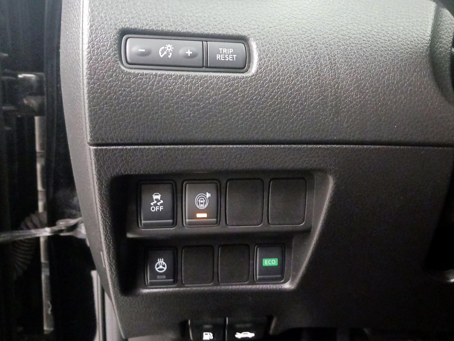 Thumbnail: 2018 Nissan Rogue Sport - 13