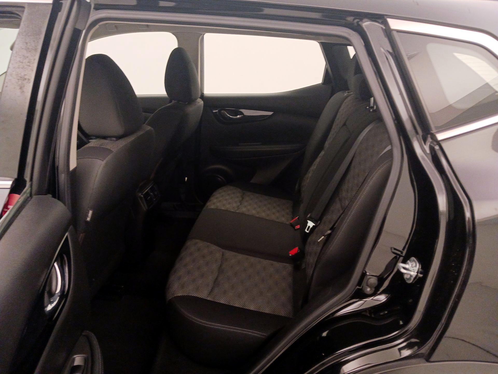 Thumbnail: 2018 Nissan Rogue Sport - 20