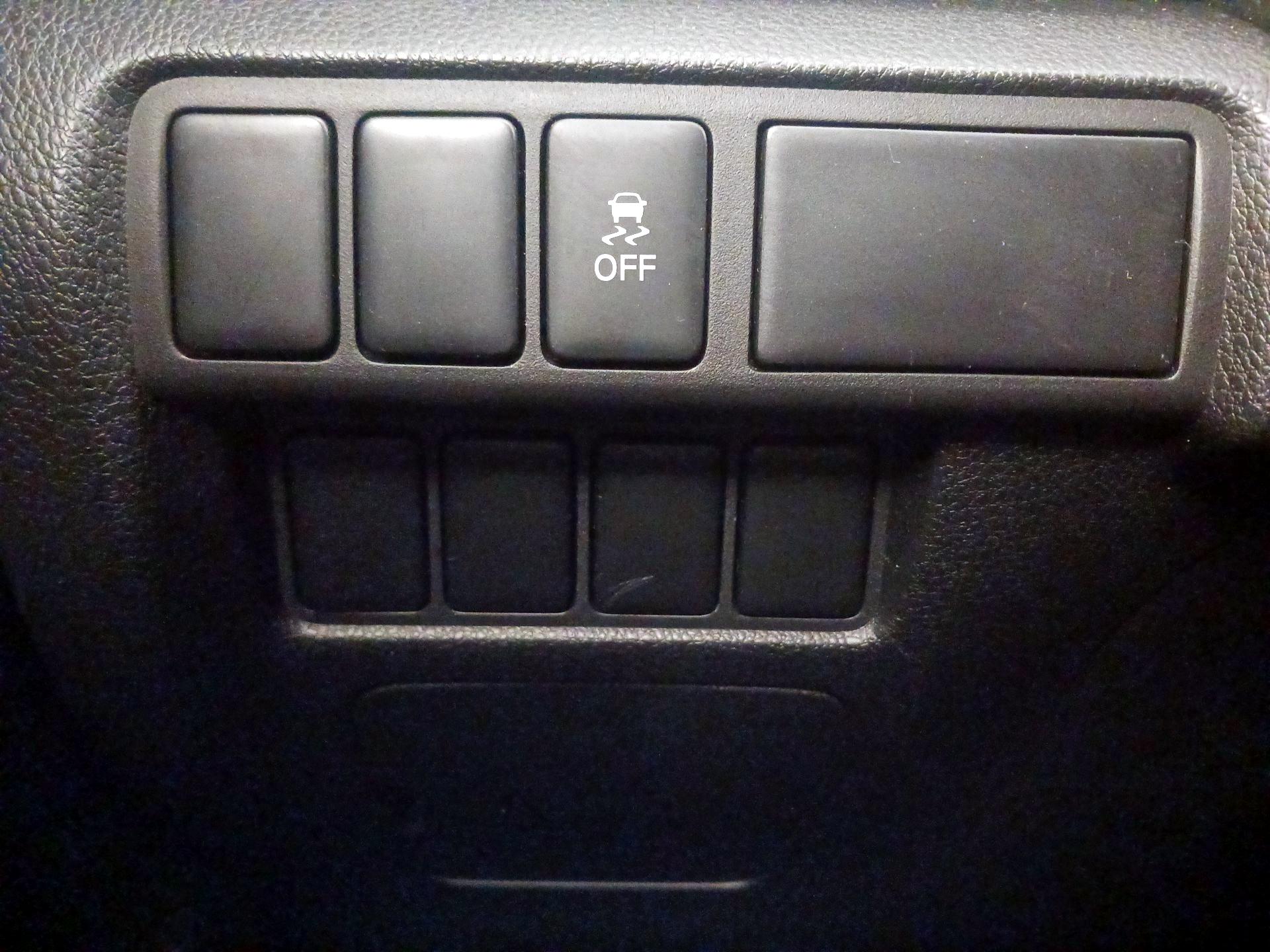 Thumbnail: 2018 Mitsubishi Eclipse Cross - 13