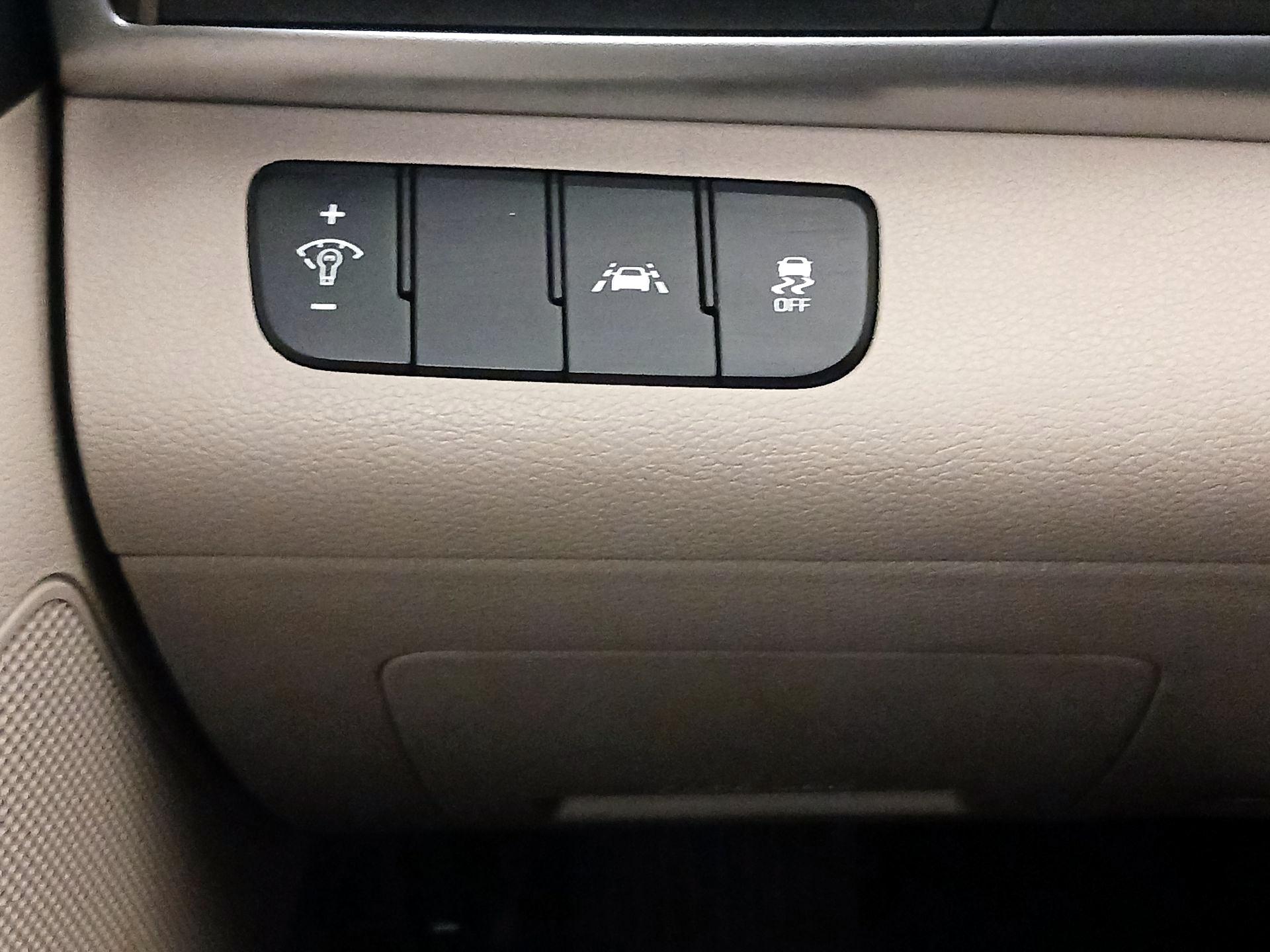 Thumbnail: 2020 Hyundai Elantra - 13