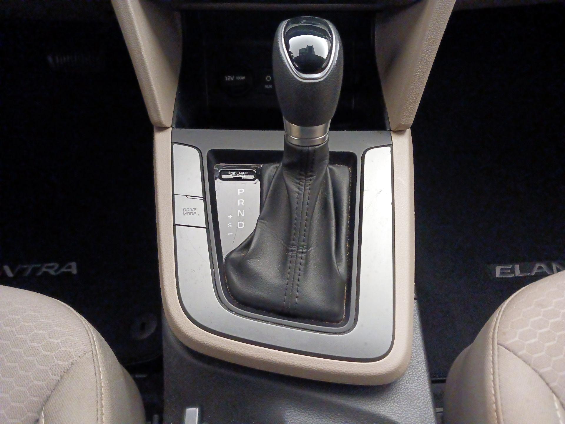 Thumbnail: 2020 Hyundai Elantra - 17