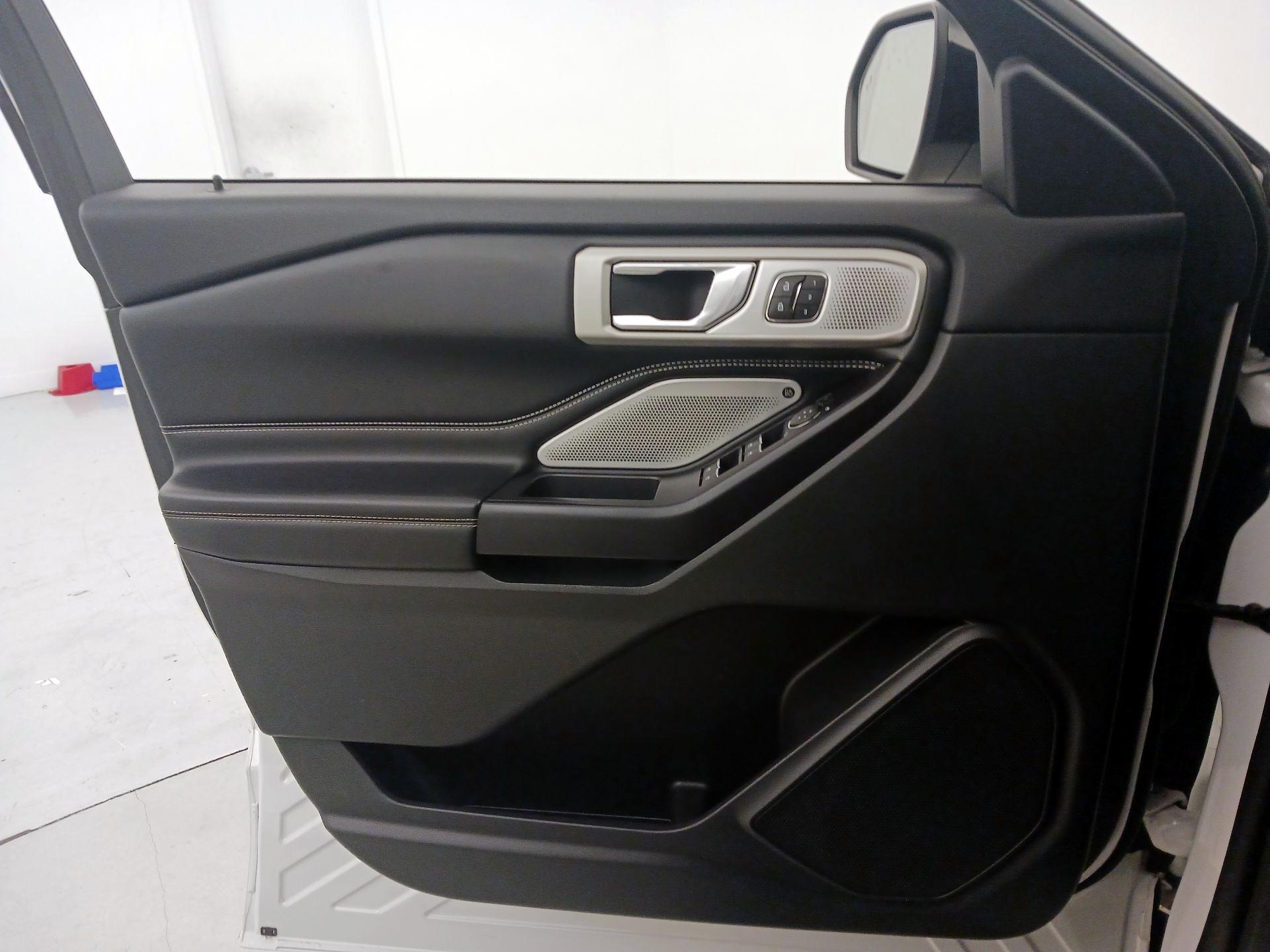 Thumbnail: 2020 Ford Explorer - 12