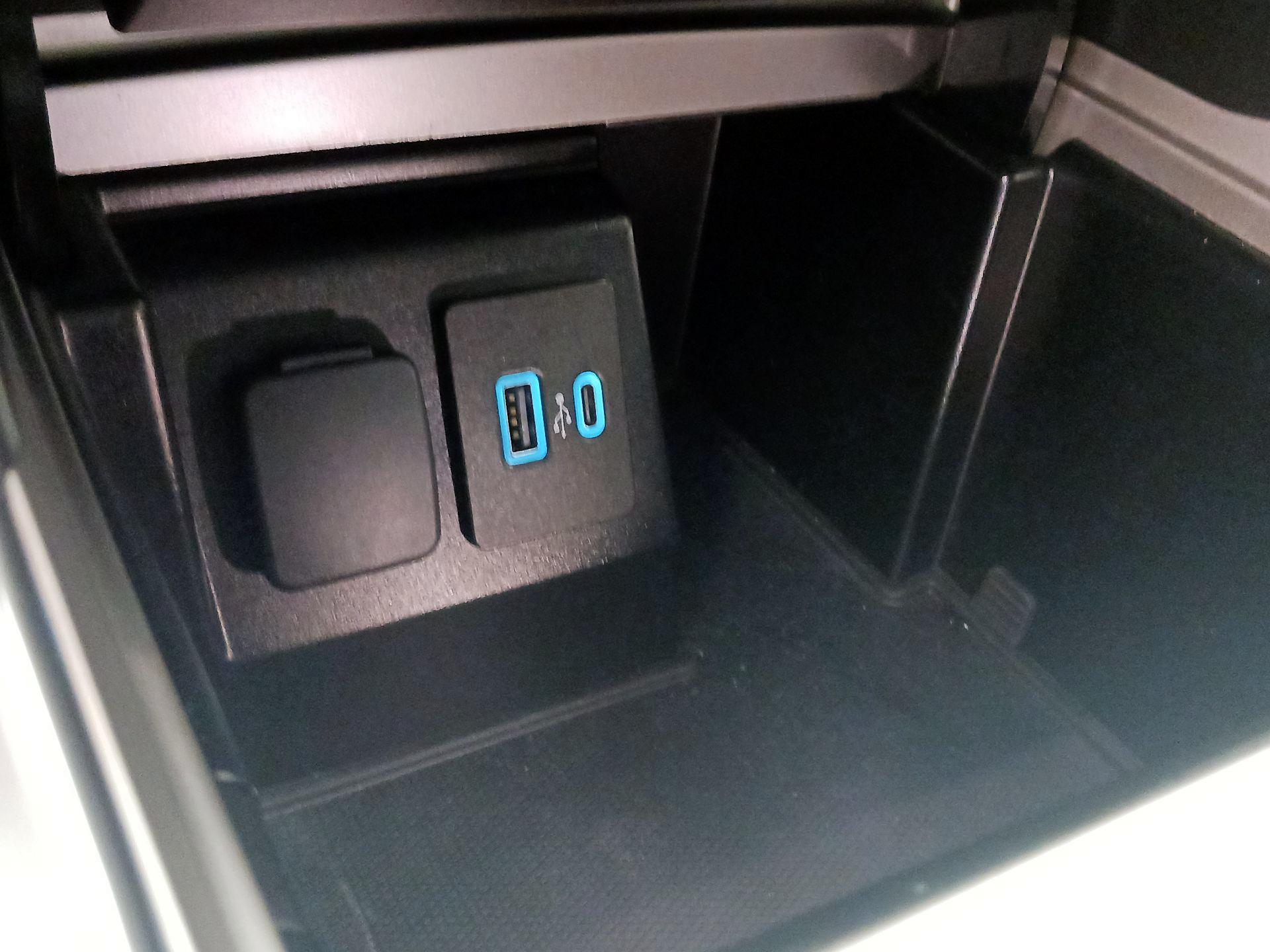 Thumbnail: 2020 Ford Explorer - 19