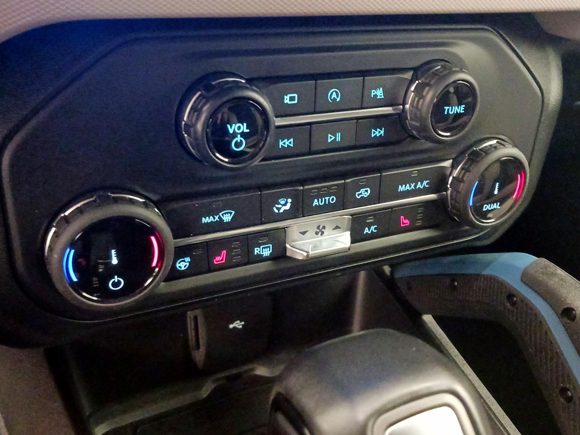 Thumbnail: 2022 Ford Bronco - 17