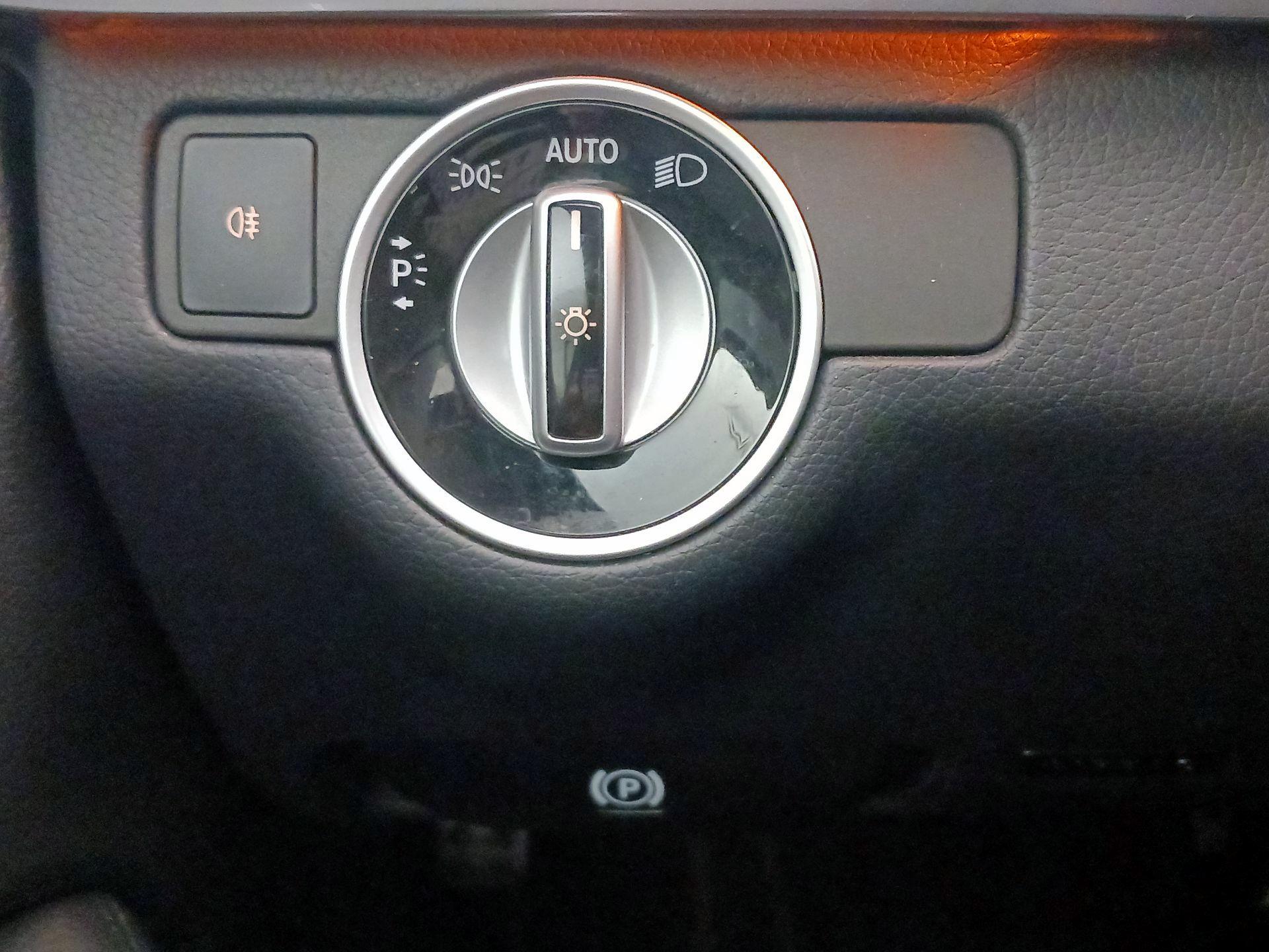 Thumbnail: 2015 Mercedes-Benz E-Class - 13