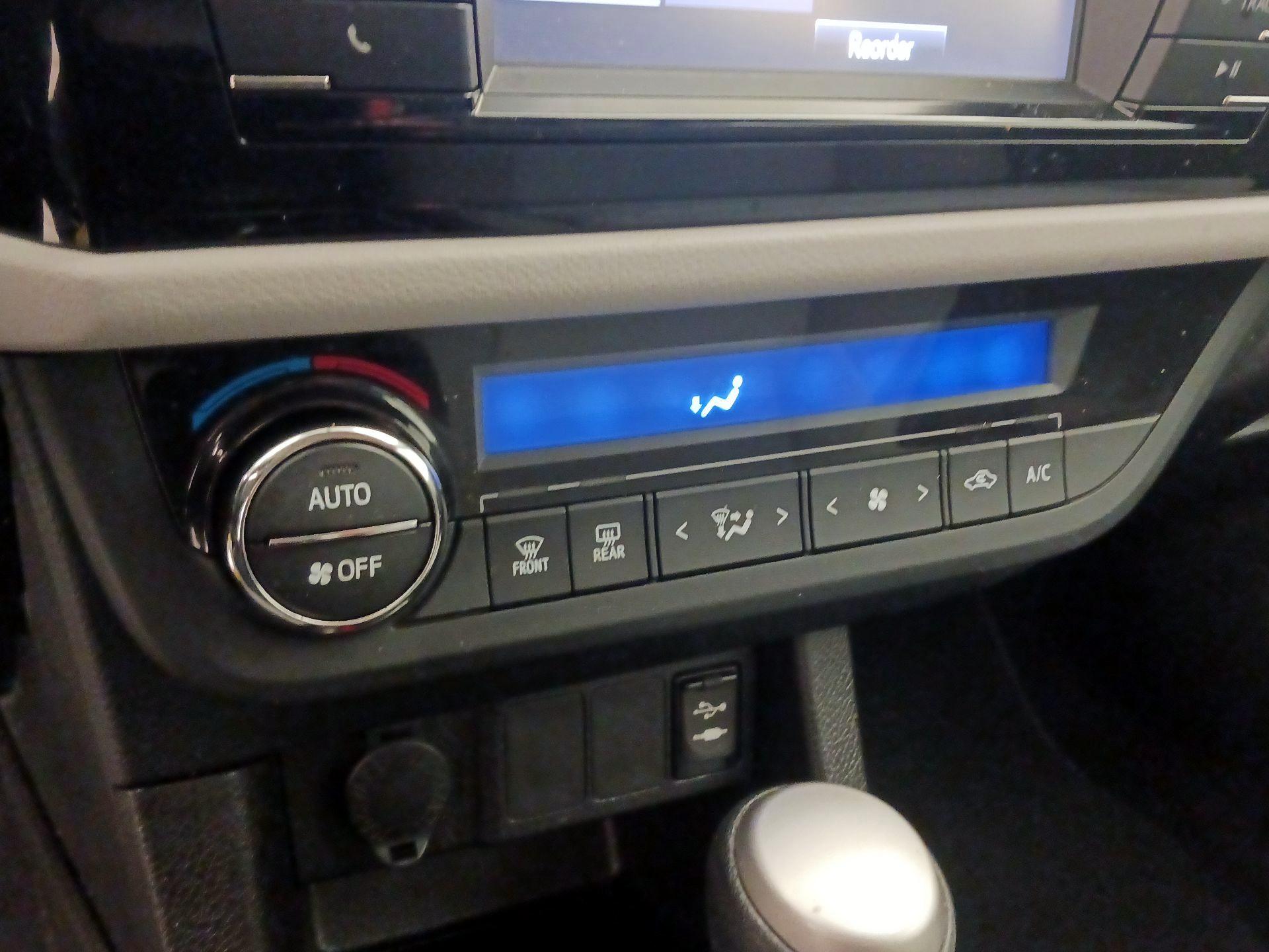 Thumbnail: 2016 Toyota Corolla - 16