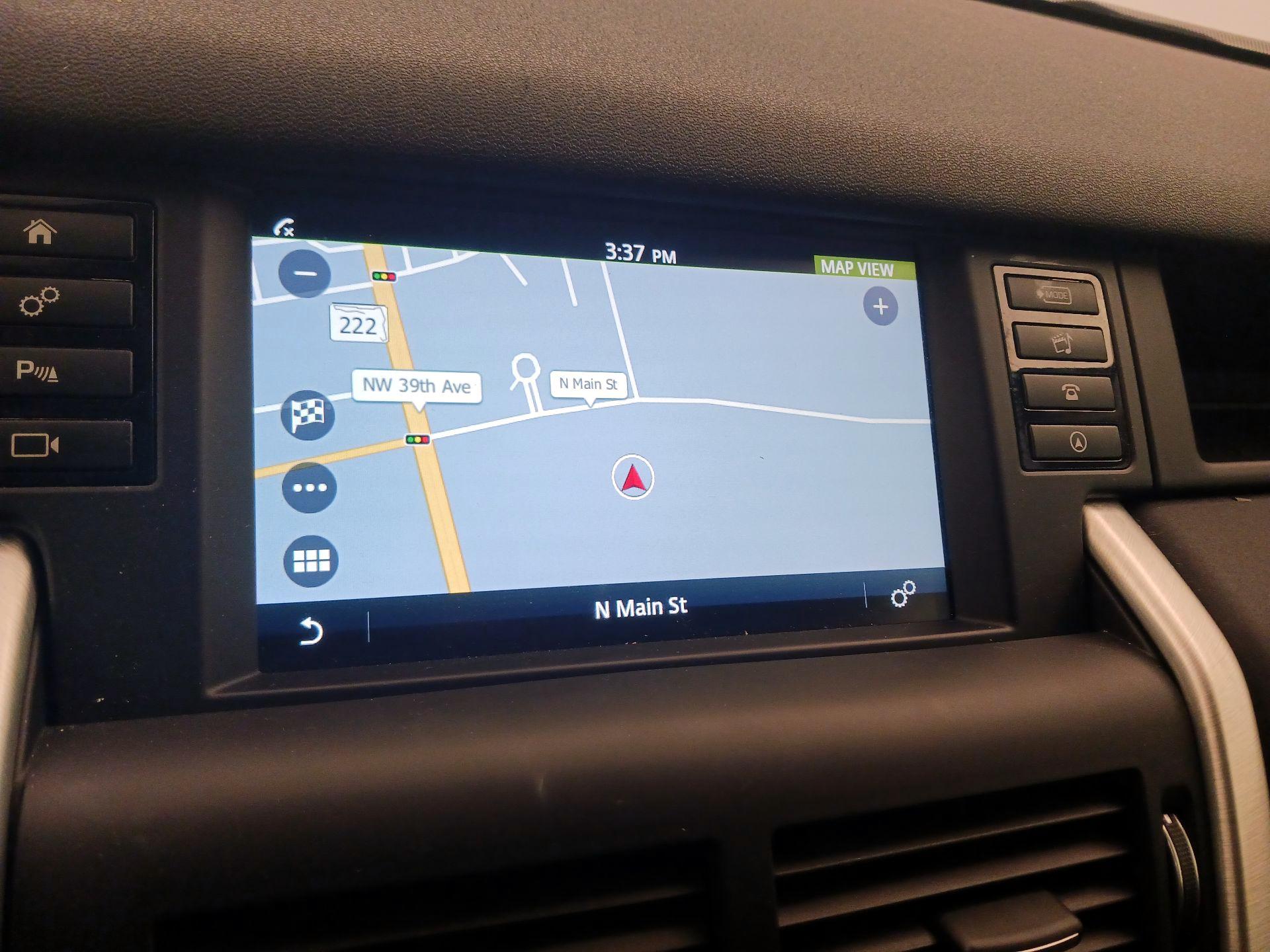 Thumbnail: 2018 Land Rover Discovery Sport - 14