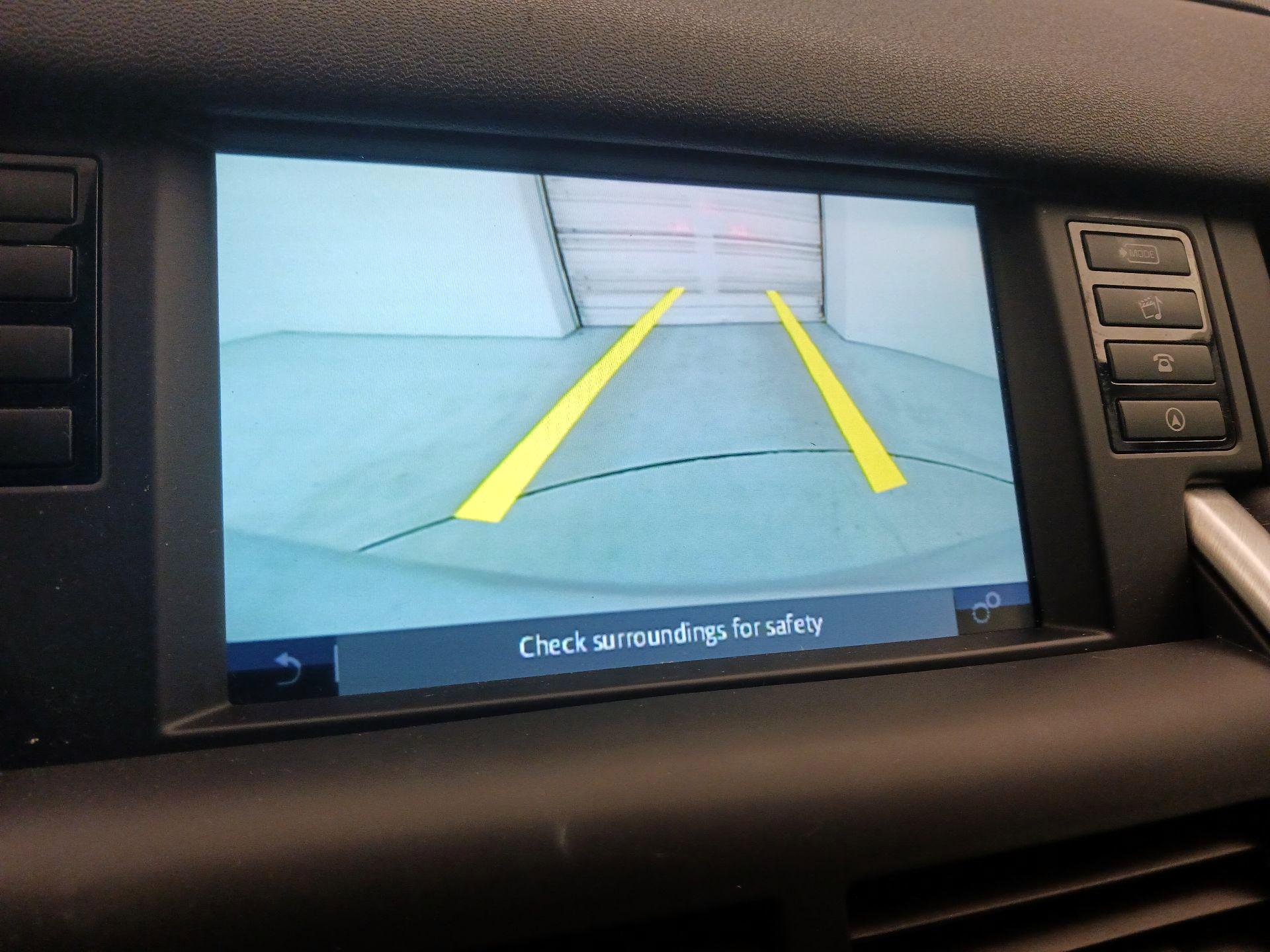 Thumbnail: 2018 Land Rover Discovery Sport - 15