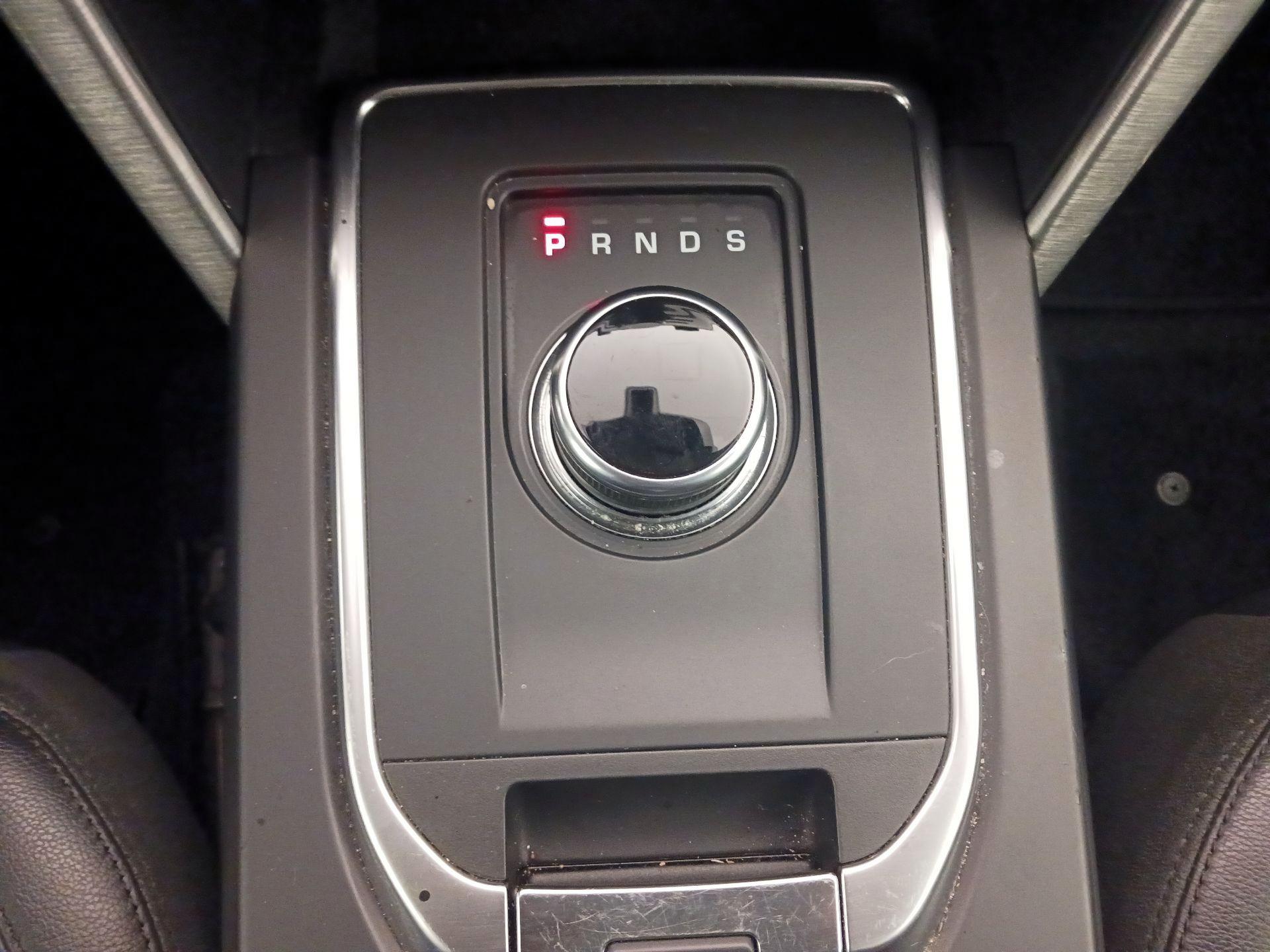 Thumbnail: 2018 Land Rover Discovery Sport - 18