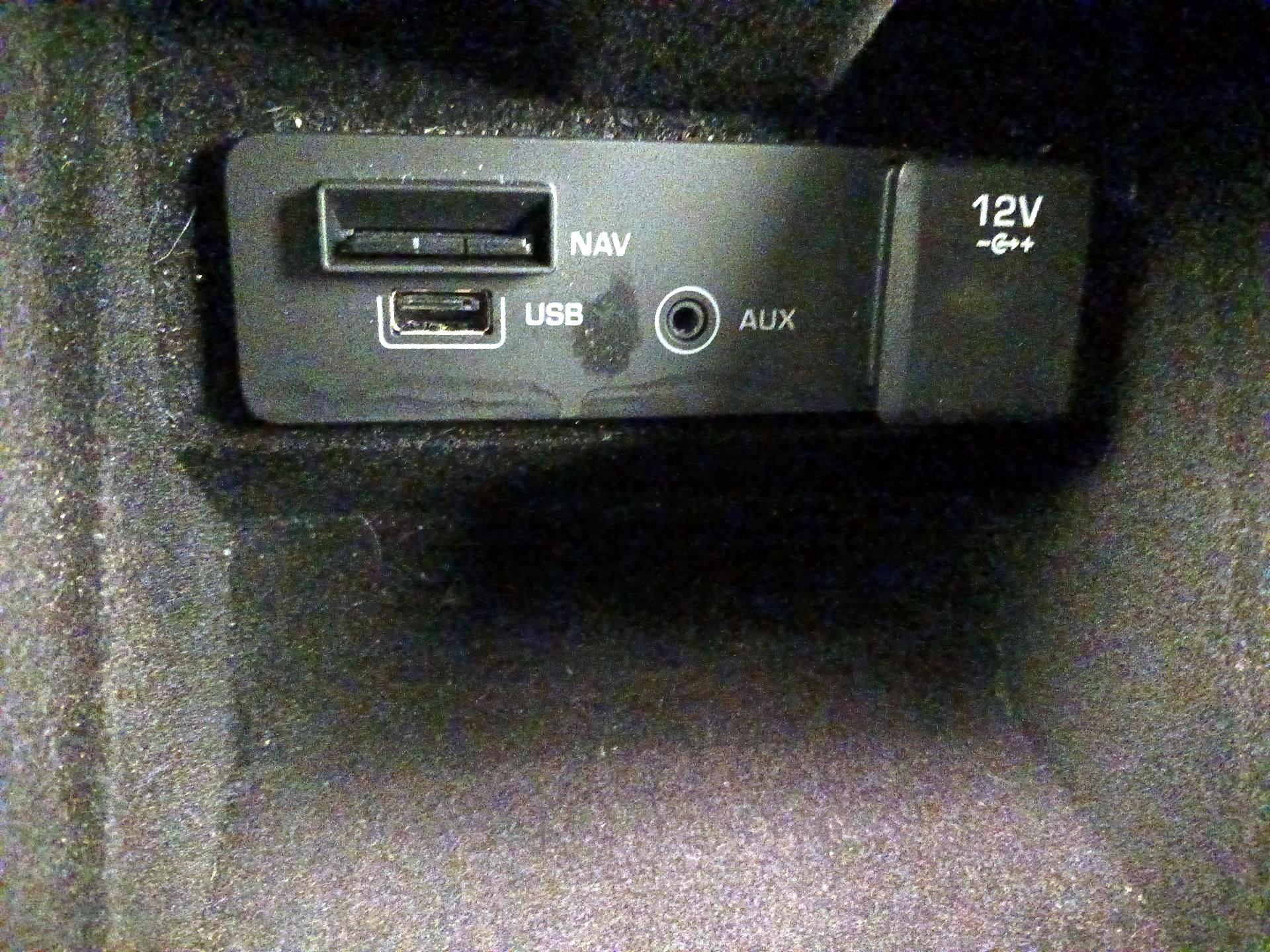 Thumbnail: 2018 Land Rover Discovery Sport - 19