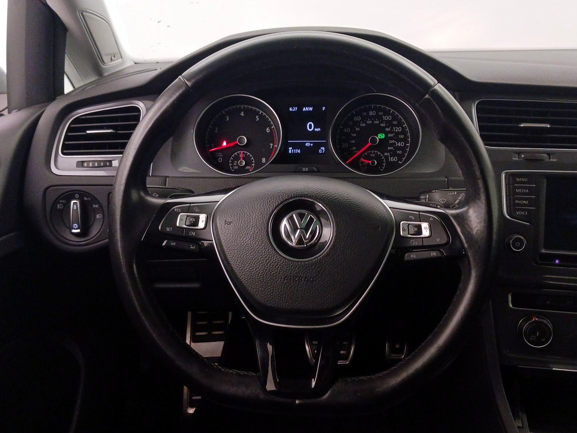 Thumbnail: 2017 Volkswagen Golf - 10