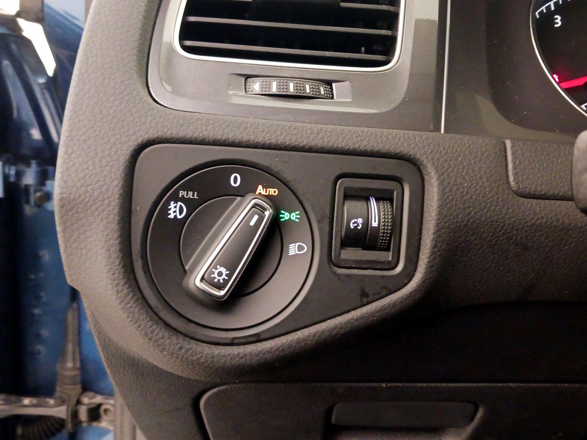 Thumbnail: 2017 Volkswagen Golf - 13