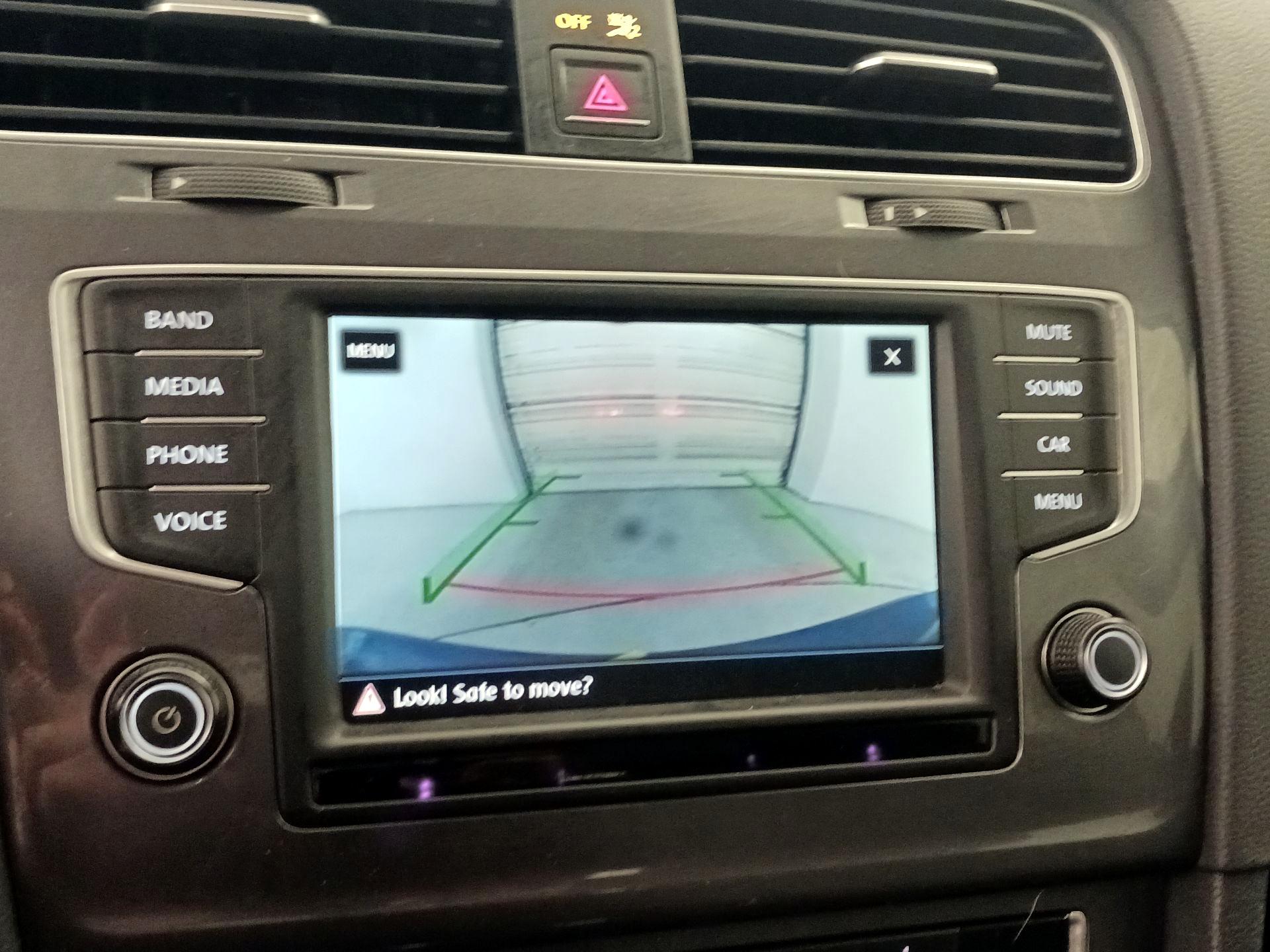 Thumbnail: 2017 Volkswagen Golf - 14