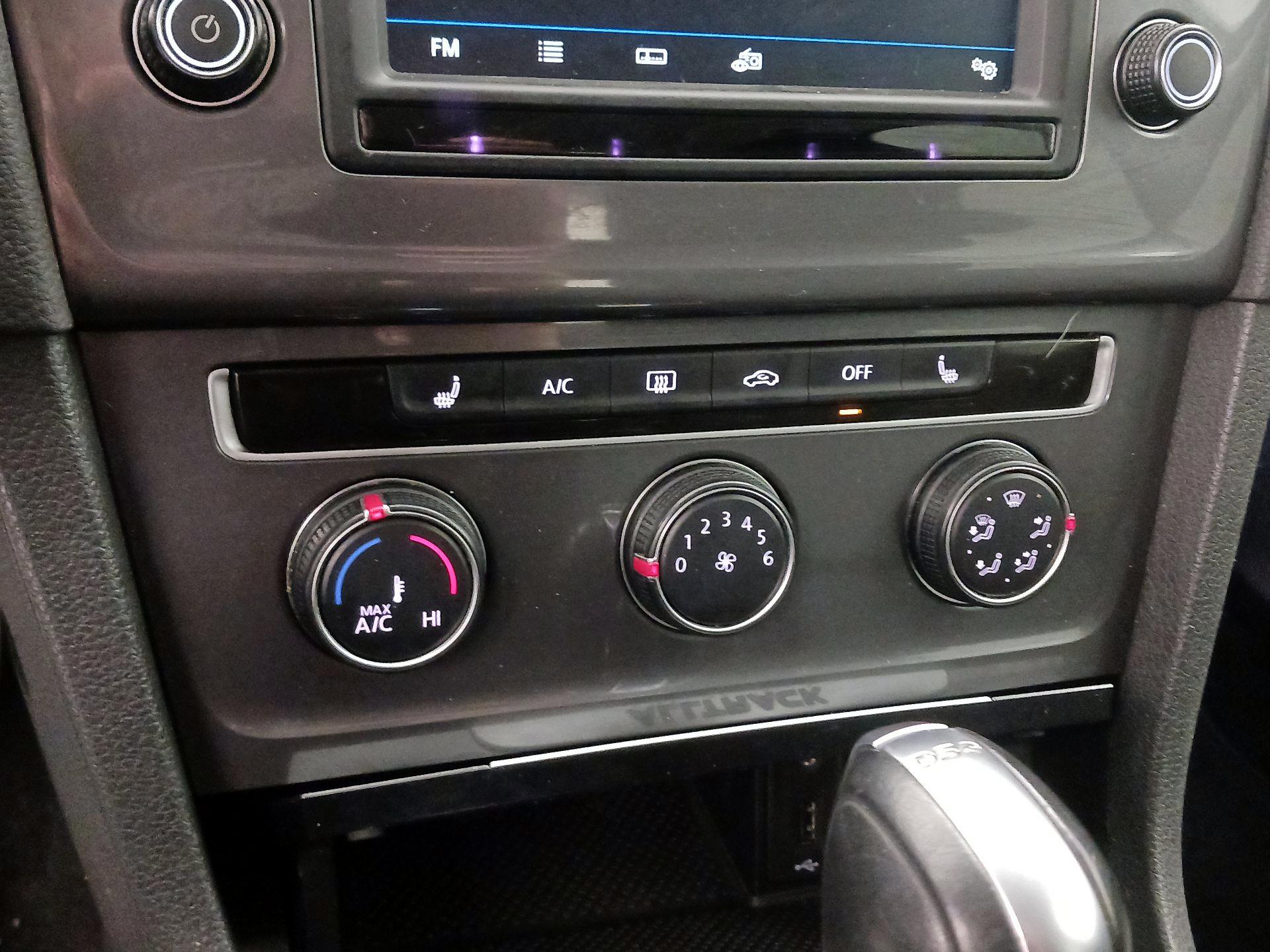 Thumbnail: 2017 Volkswagen Golf - 16