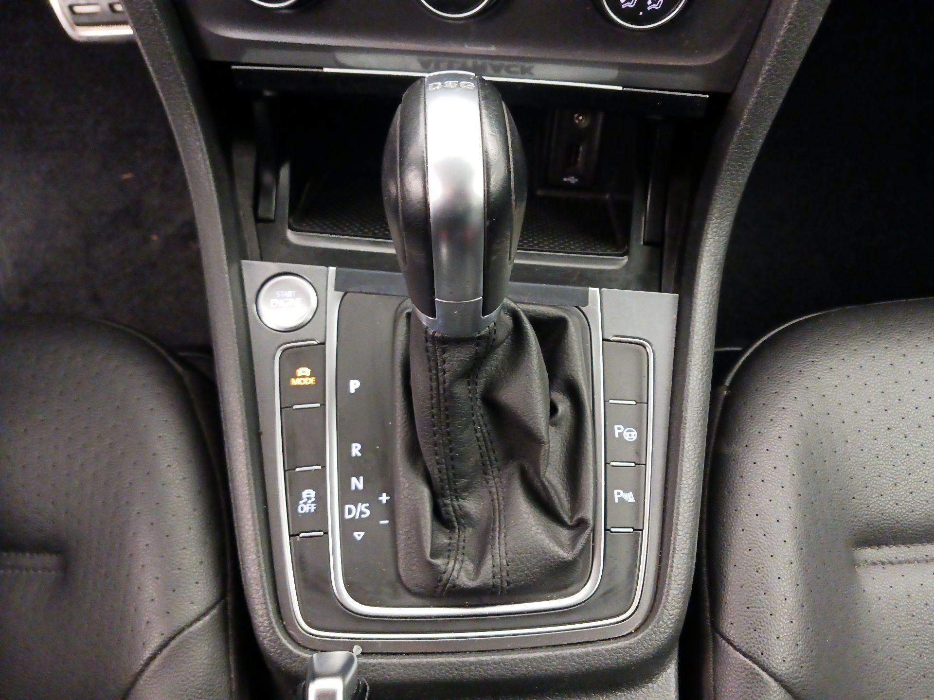 Thumbnail: 2017 Volkswagen Golf - 17