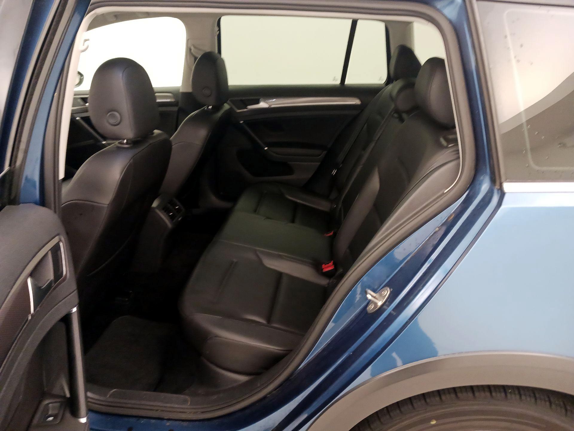 Thumbnail: 2017 Volkswagen Golf - 20