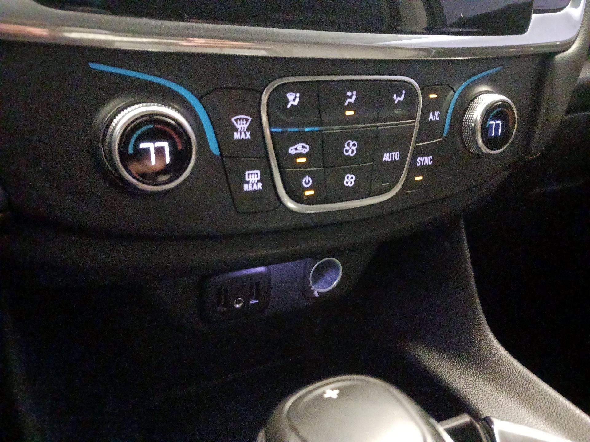 Thumbnail: 2020 Chevrolet Traverse - 16