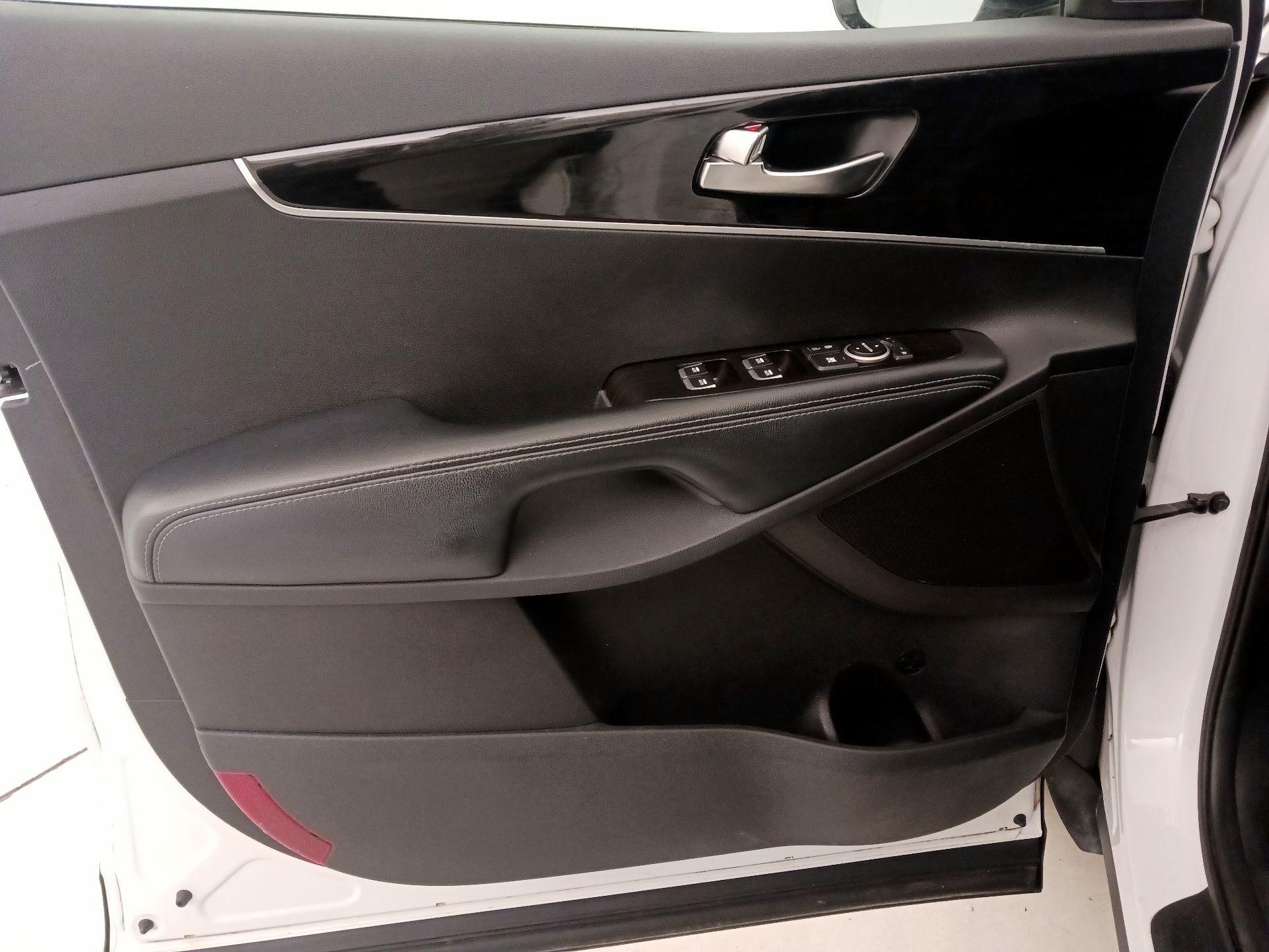 Thumbnail: 2019 Kia Sorento - 12