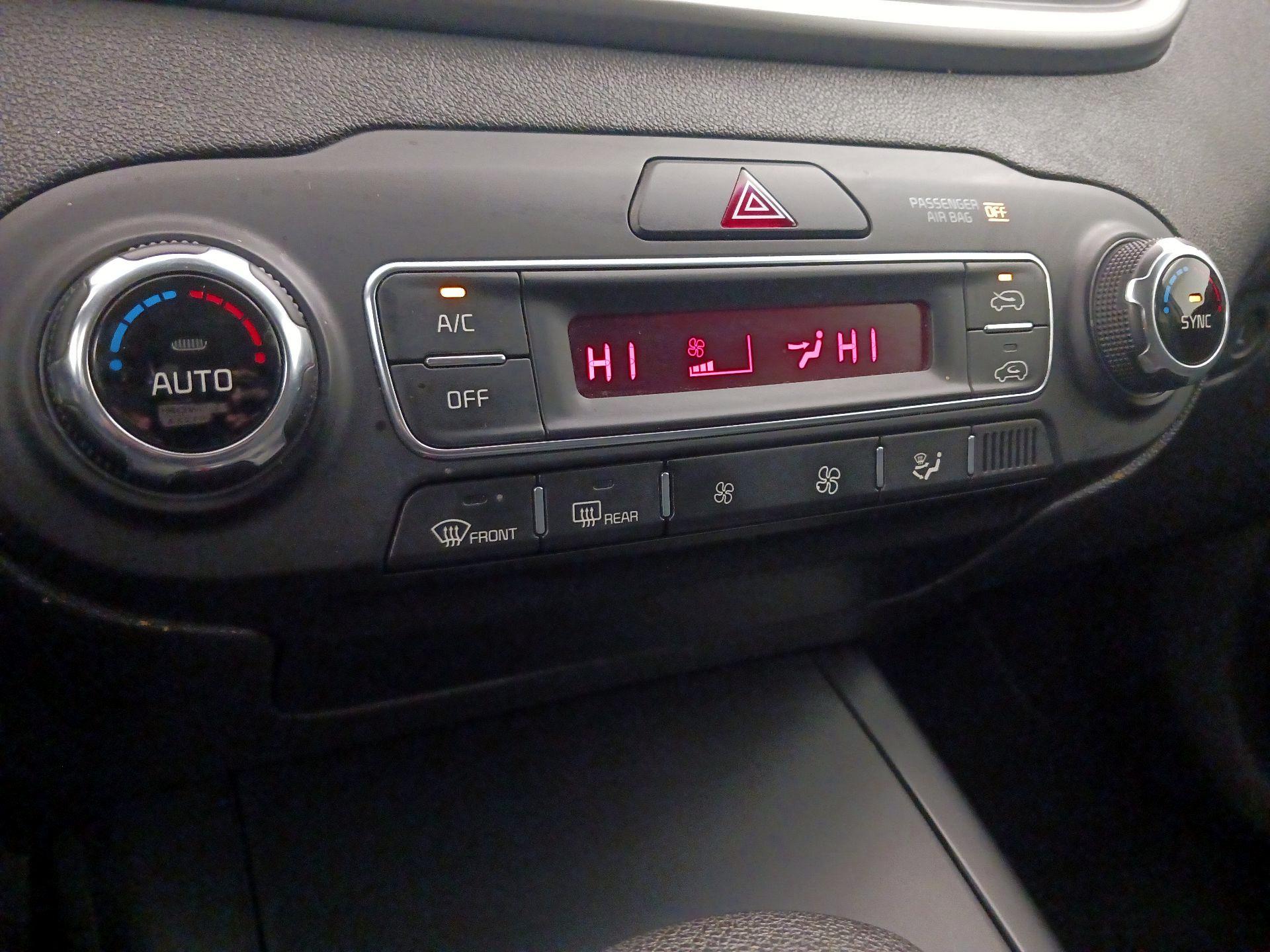 Thumbnail: 2019 Kia Sorento - 16