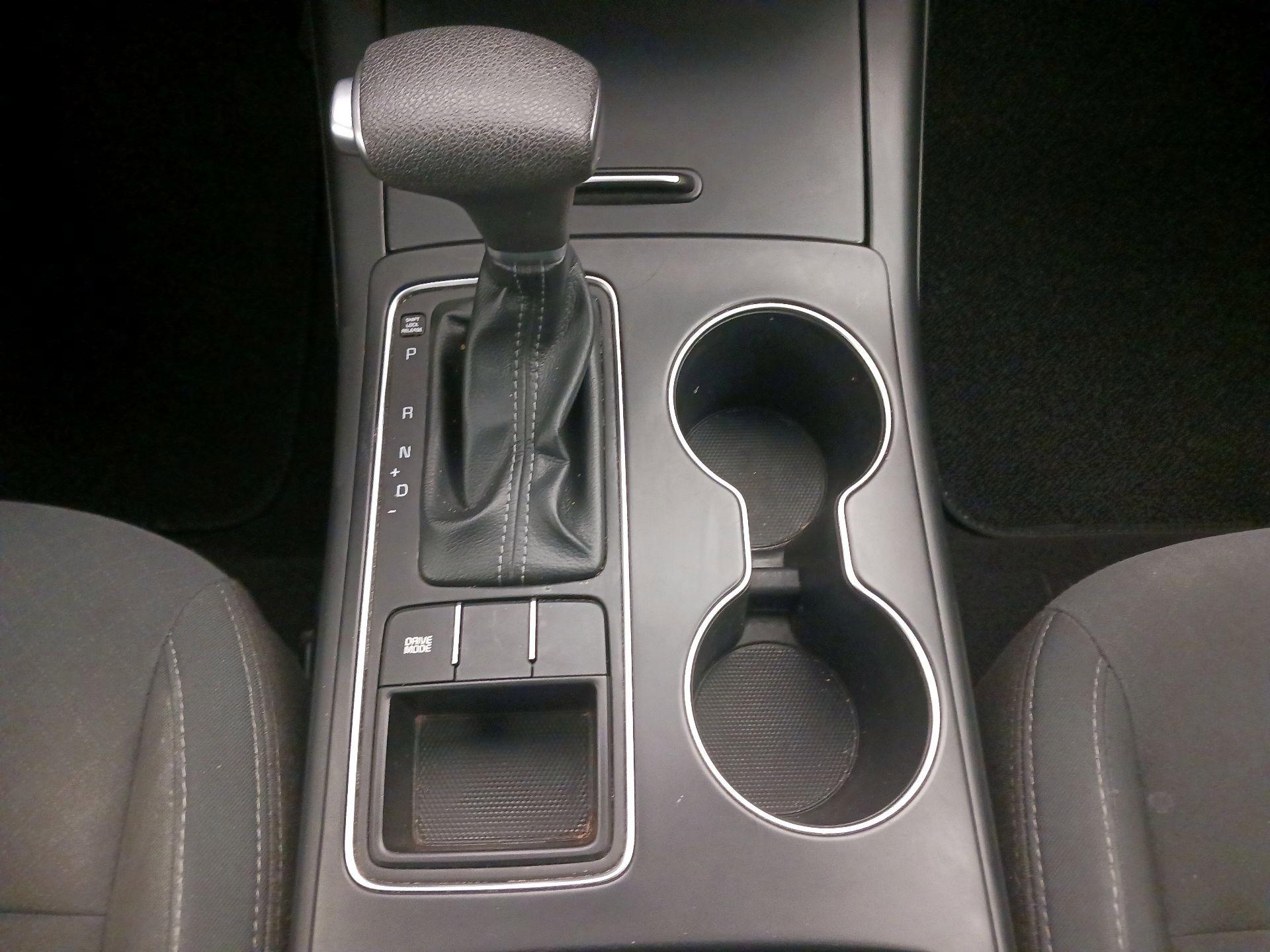 Thumbnail: 2019 Kia Sorento - 17