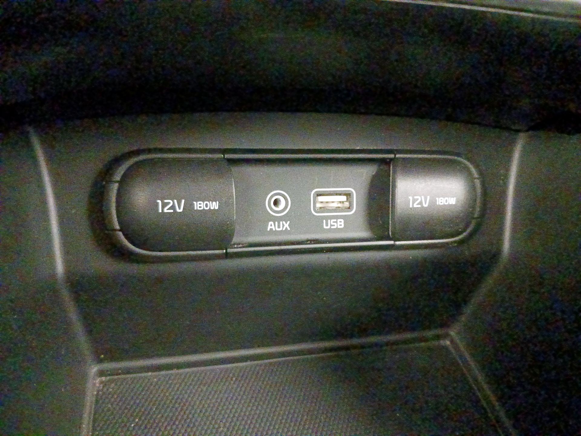 Thumbnail: 2019 Kia Sorento - 18