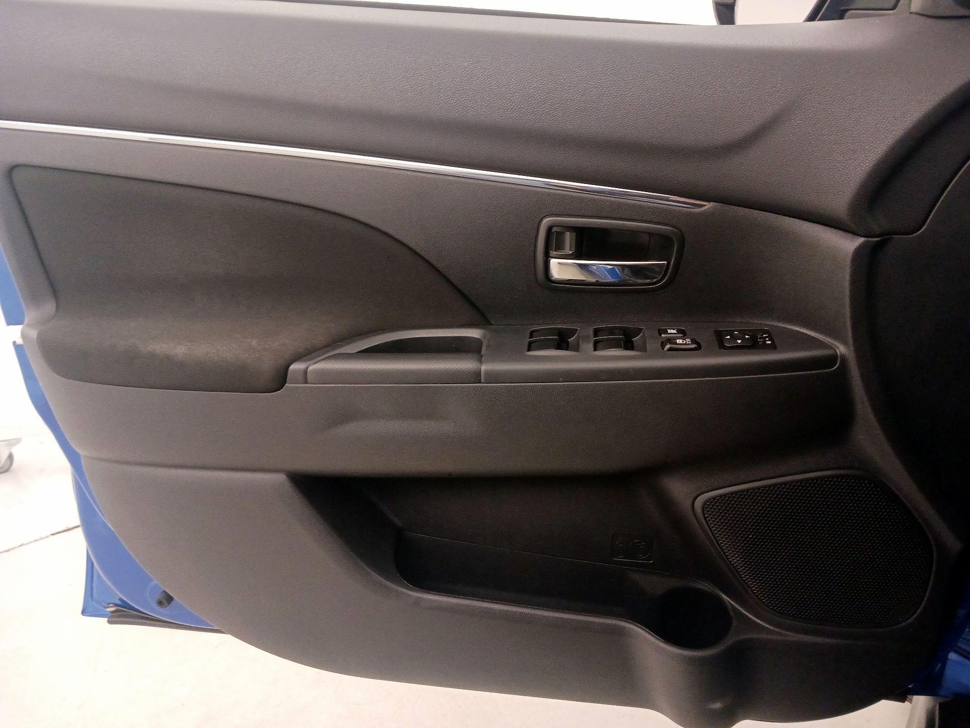 Thumbnail: 2019 Mitsubishi Outlander Sport - 12