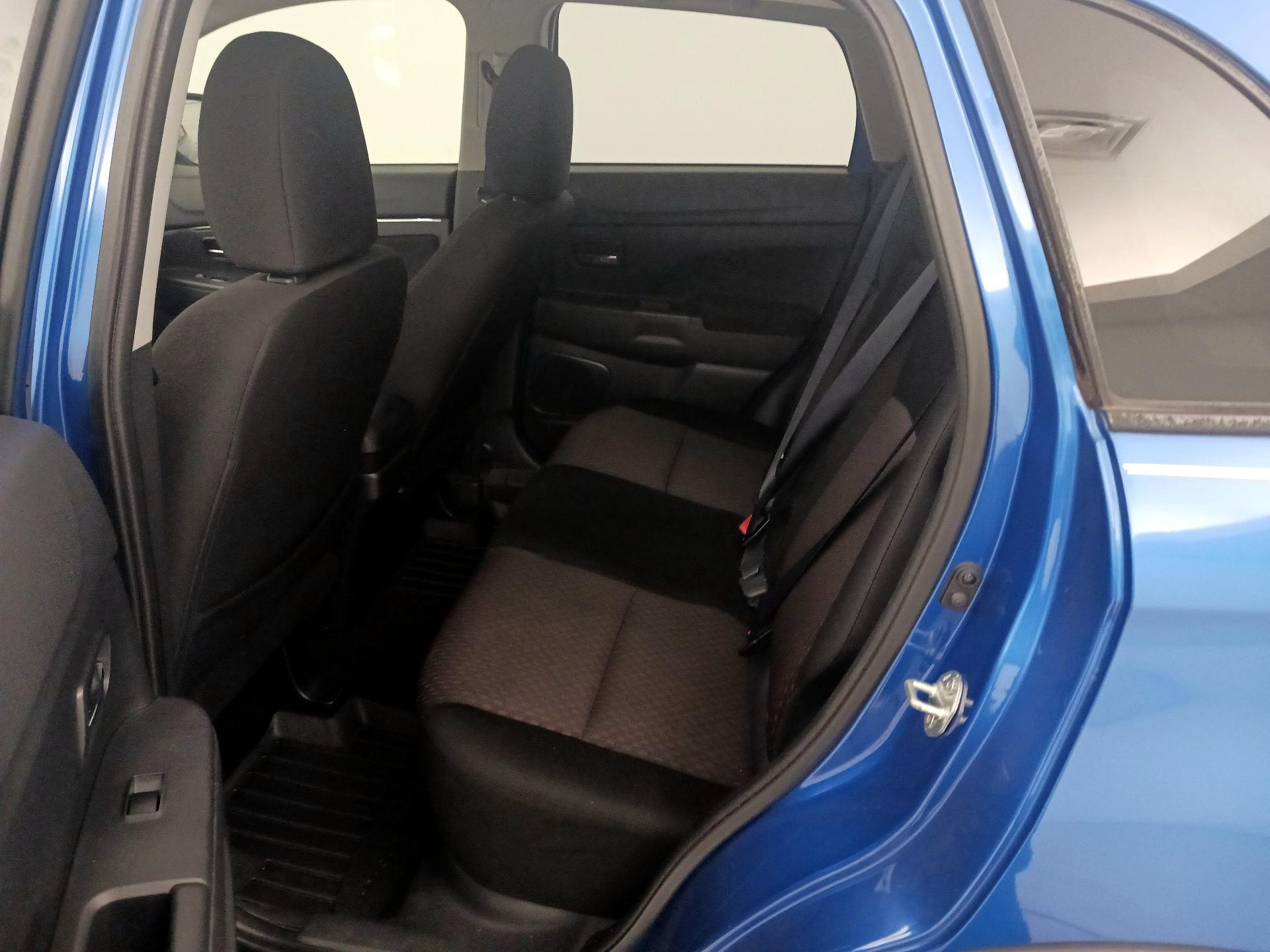 Thumbnail: 2019 Mitsubishi Outlander Sport - 18