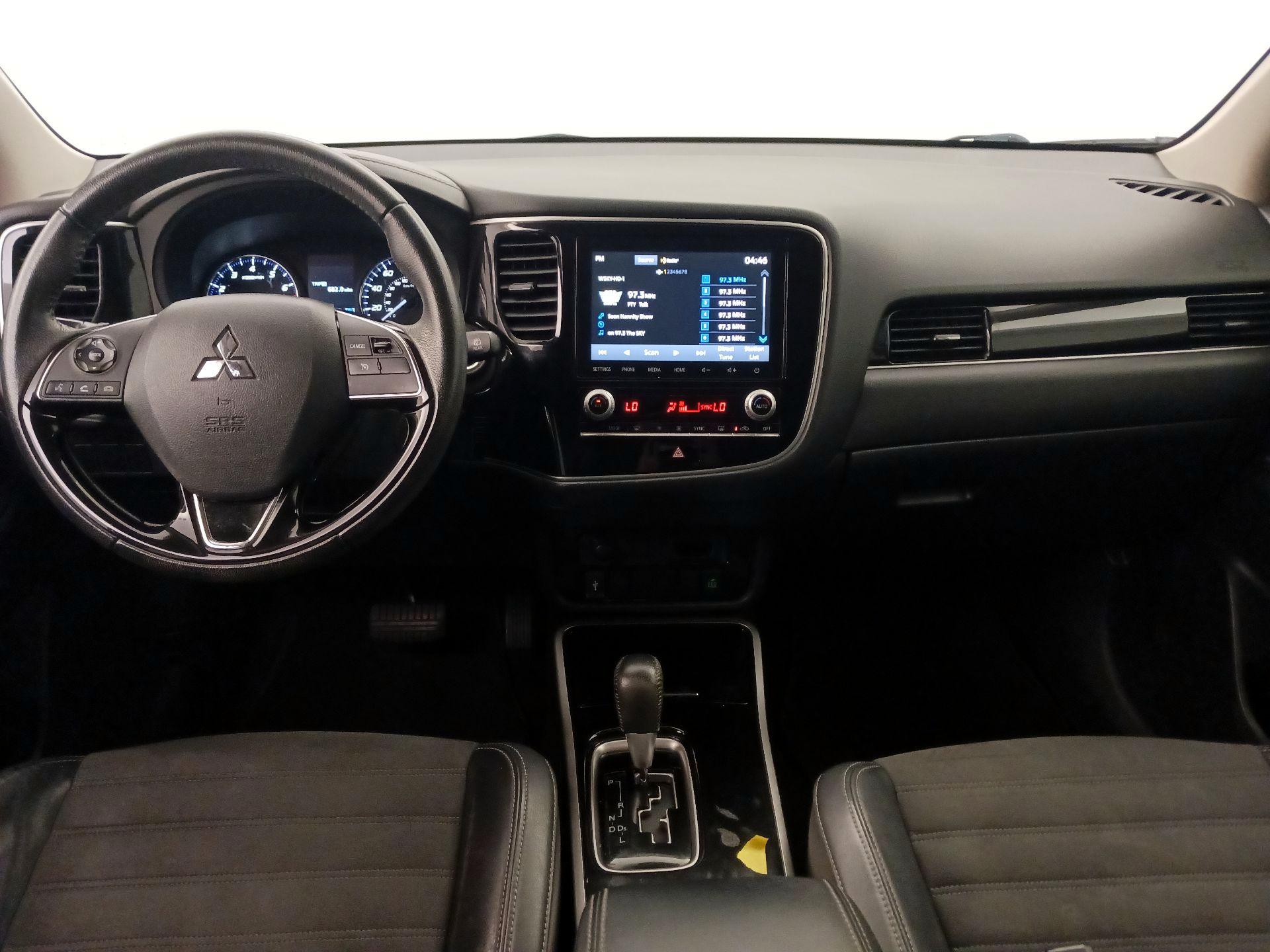 Thumbnail: 2020 Mitsubishi Outlander - 9