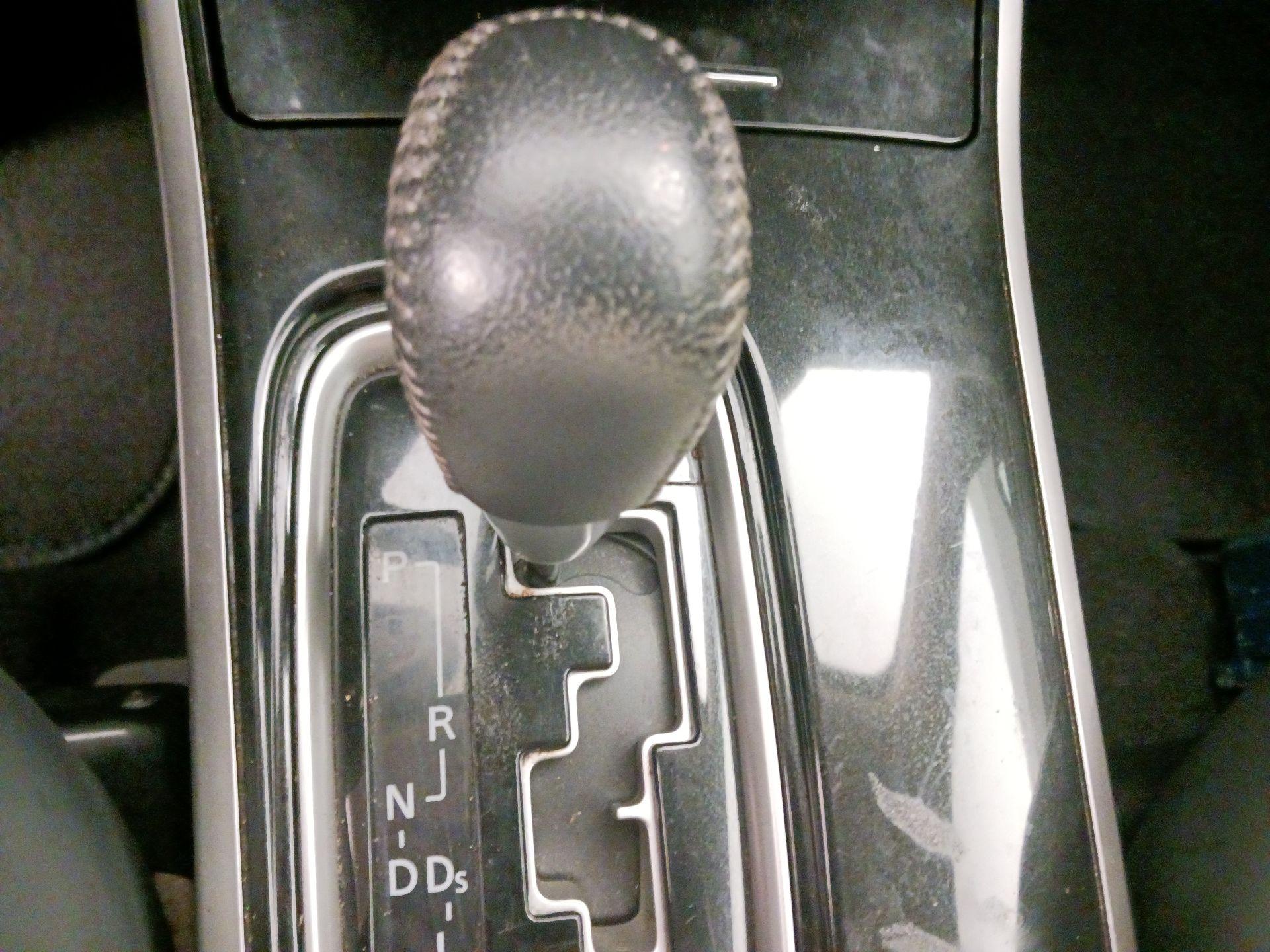 Thumbnail: 2020 Mitsubishi Outlander - 17