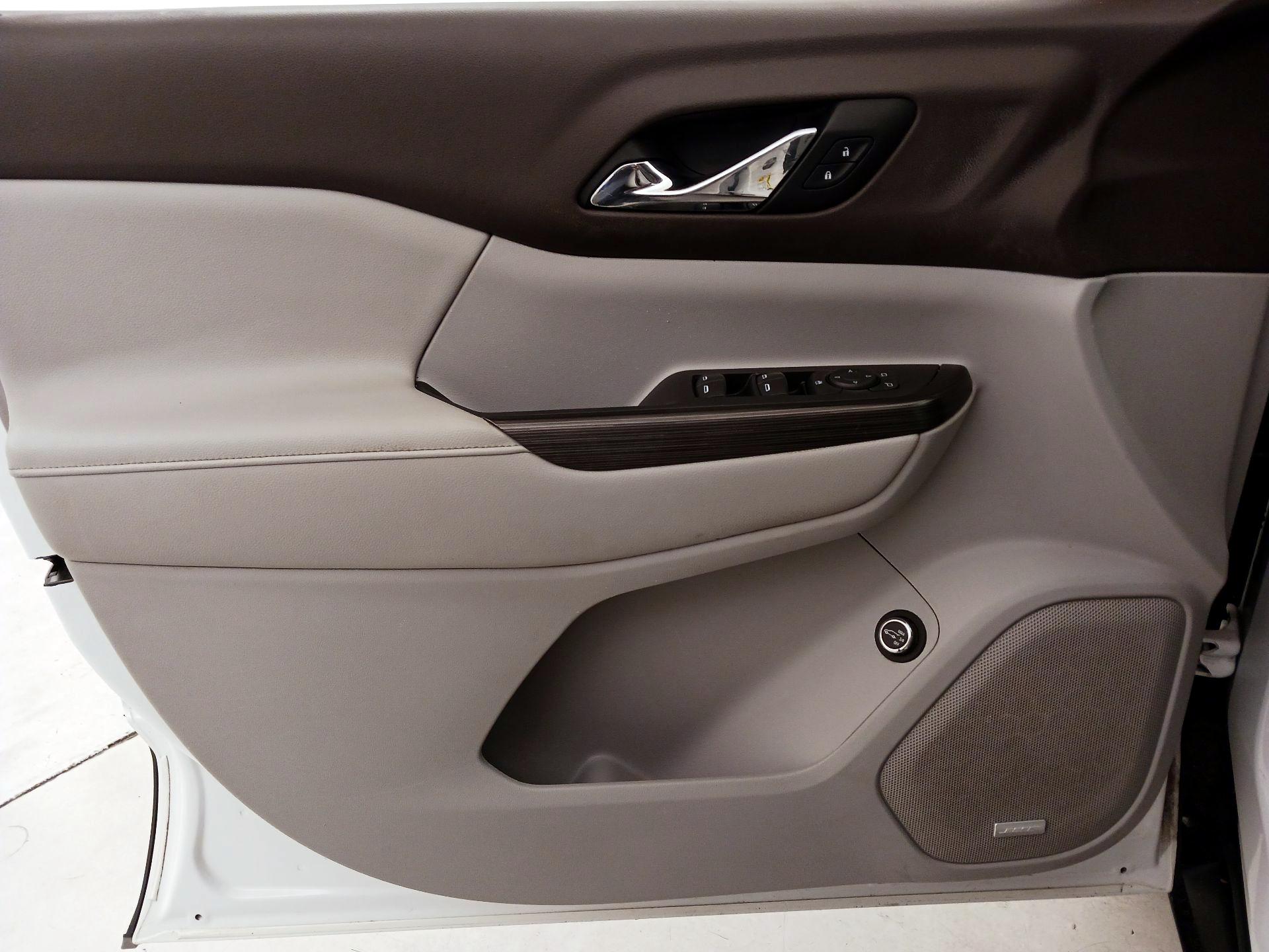 Thumbnail: 2017 GMC Acadia - 12