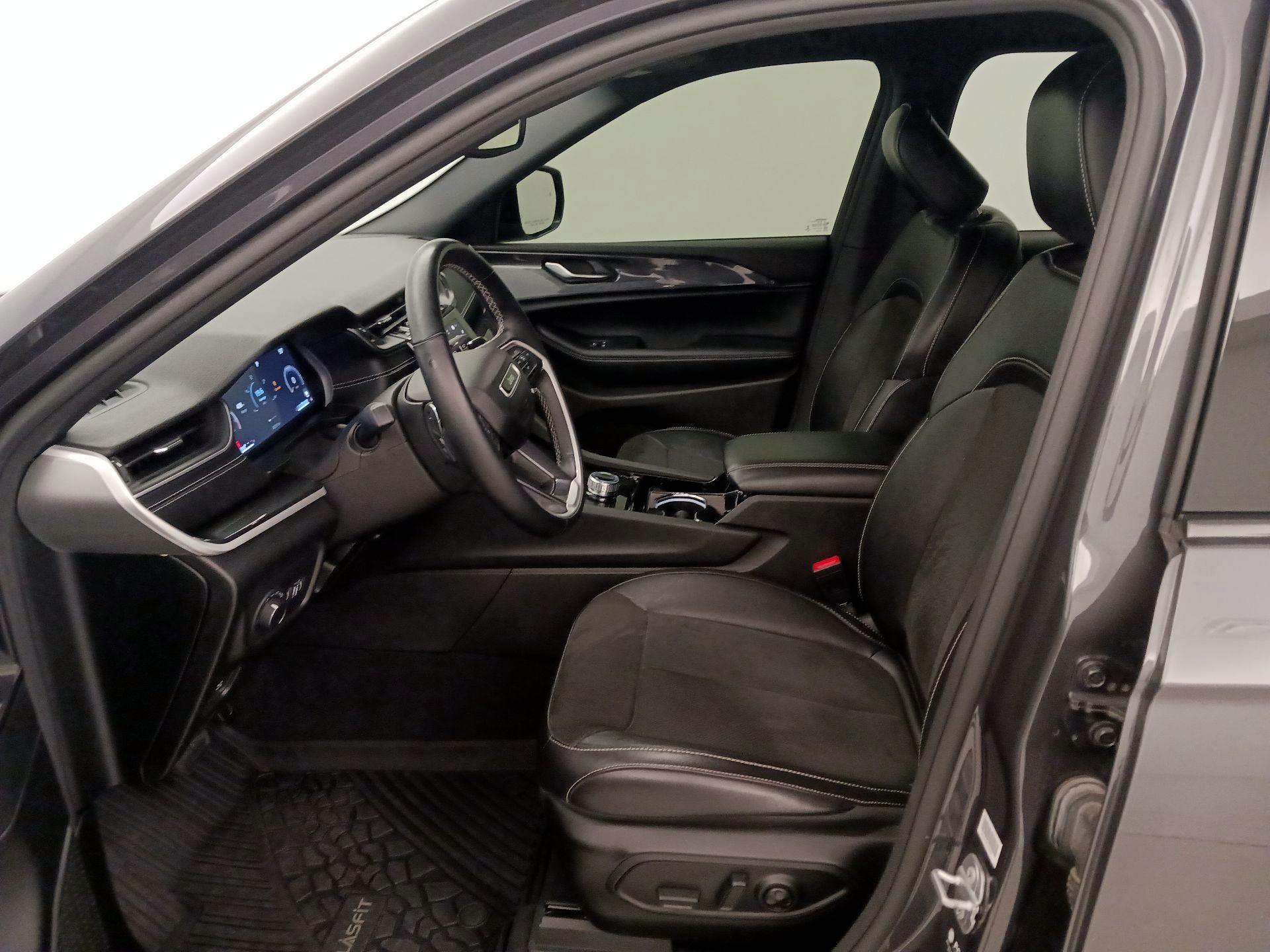 Thumbnail: 2022 Jeep Grand Cherokee - 11