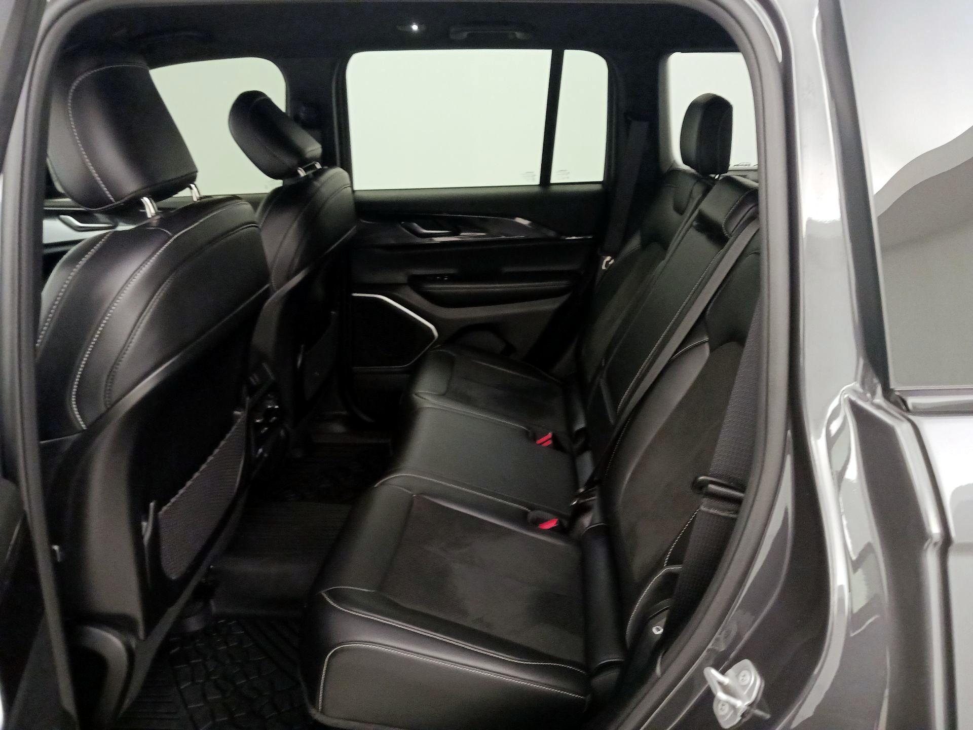 Thumbnail: 2022 Jeep Grand Cherokee - 19