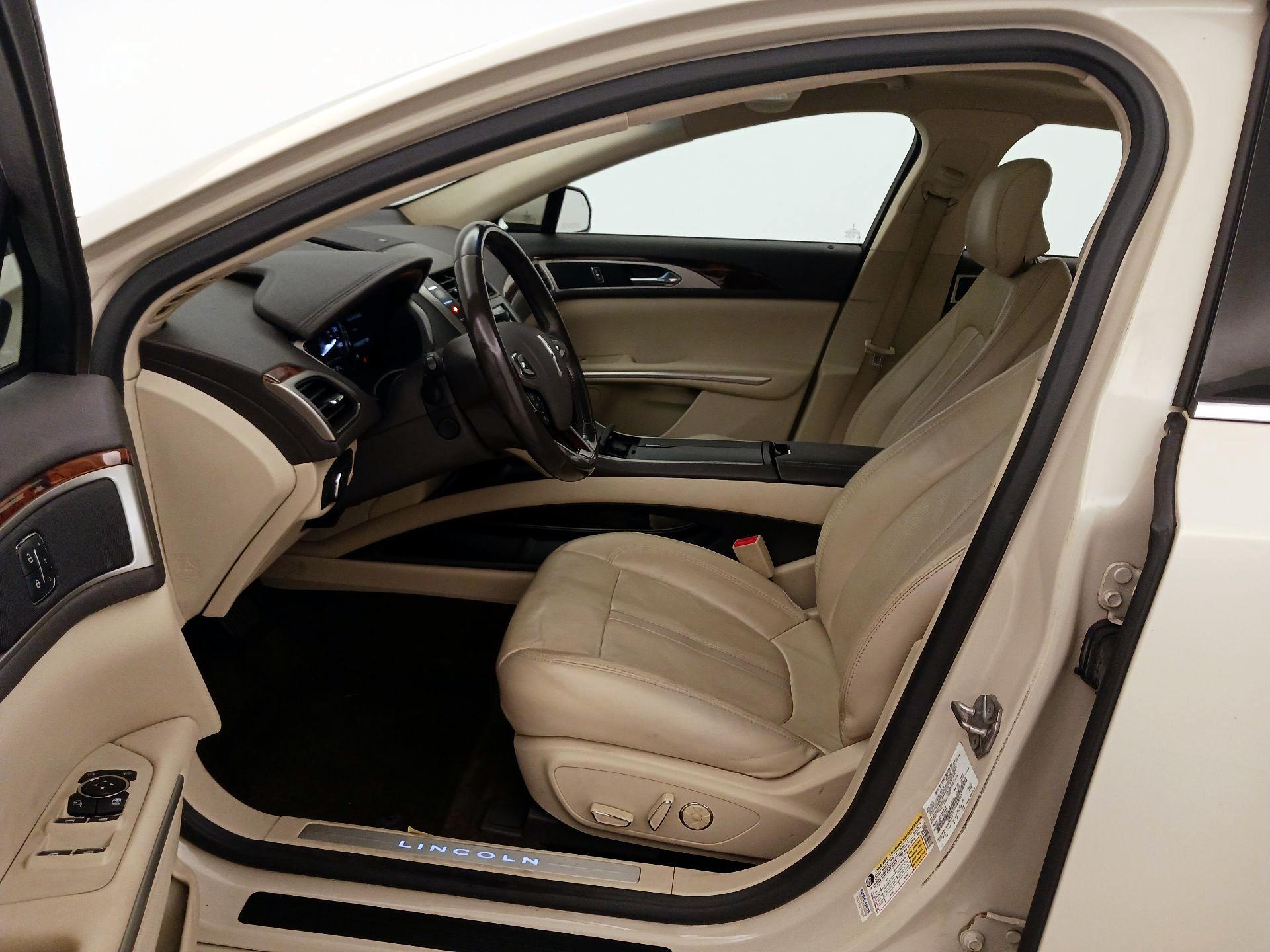 Thumbnail: 2015 Lincoln MKZ - 11