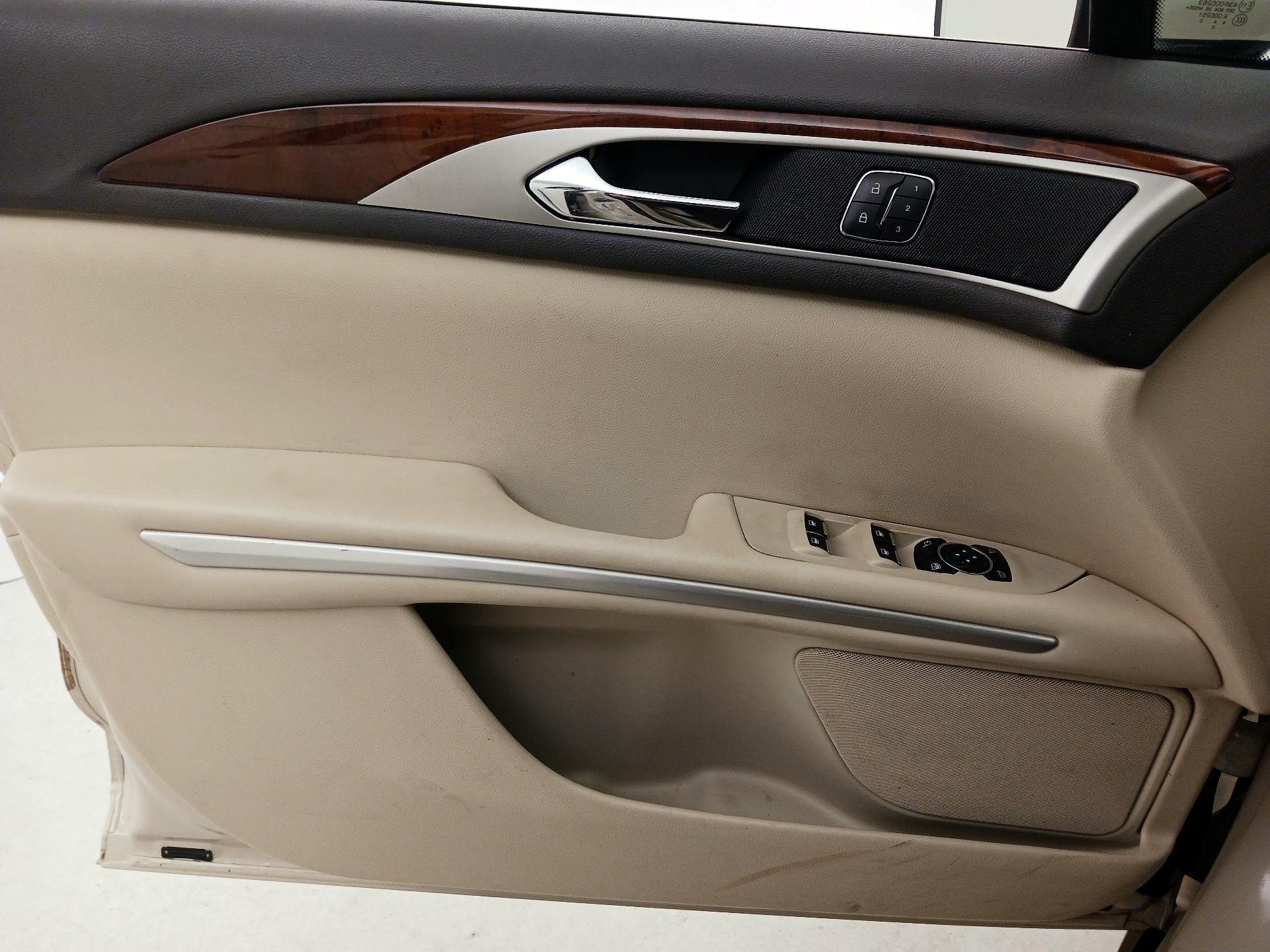 Thumbnail: 2015 Lincoln MKZ - 12