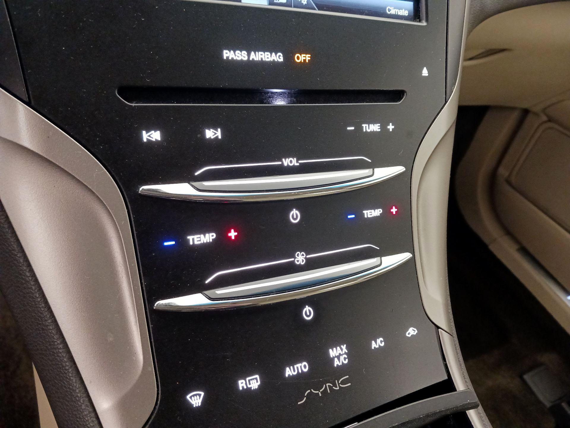 Thumbnail: 2015 Lincoln MKZ - 16