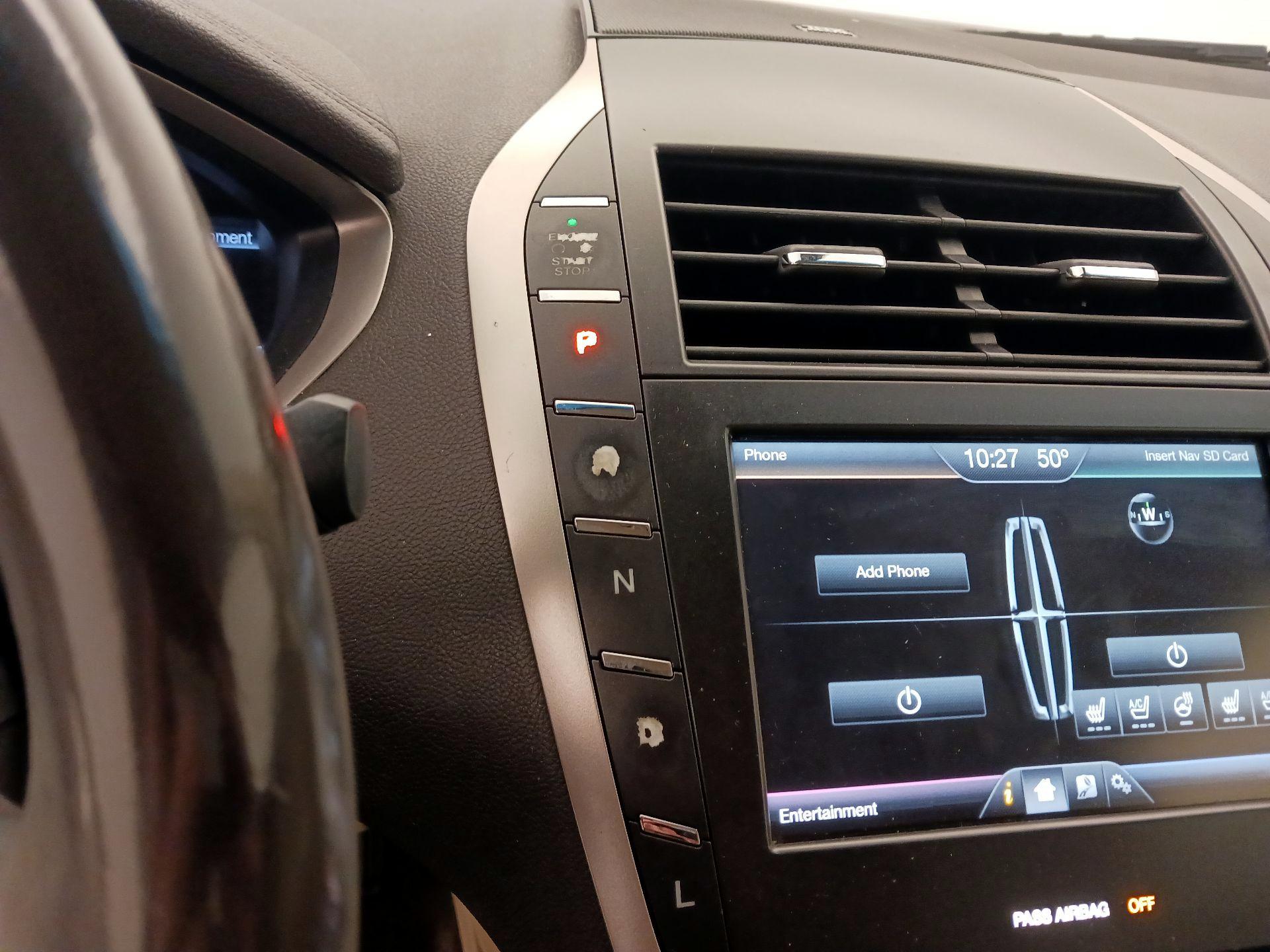 Thumbnail: 2015 Lincoln MKZ - 17