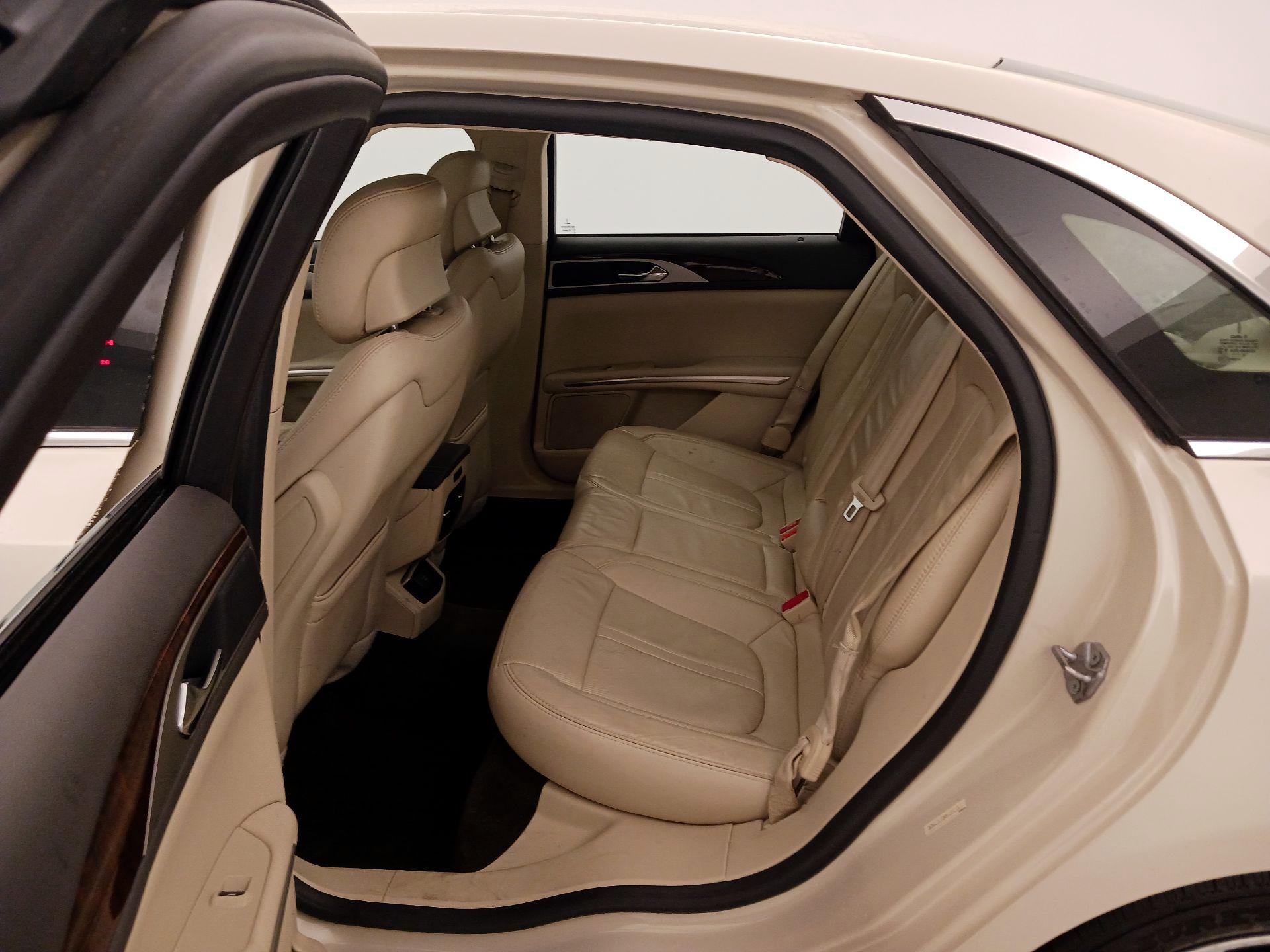 Thumbnail: 2015 Lincoln MKZ - 20