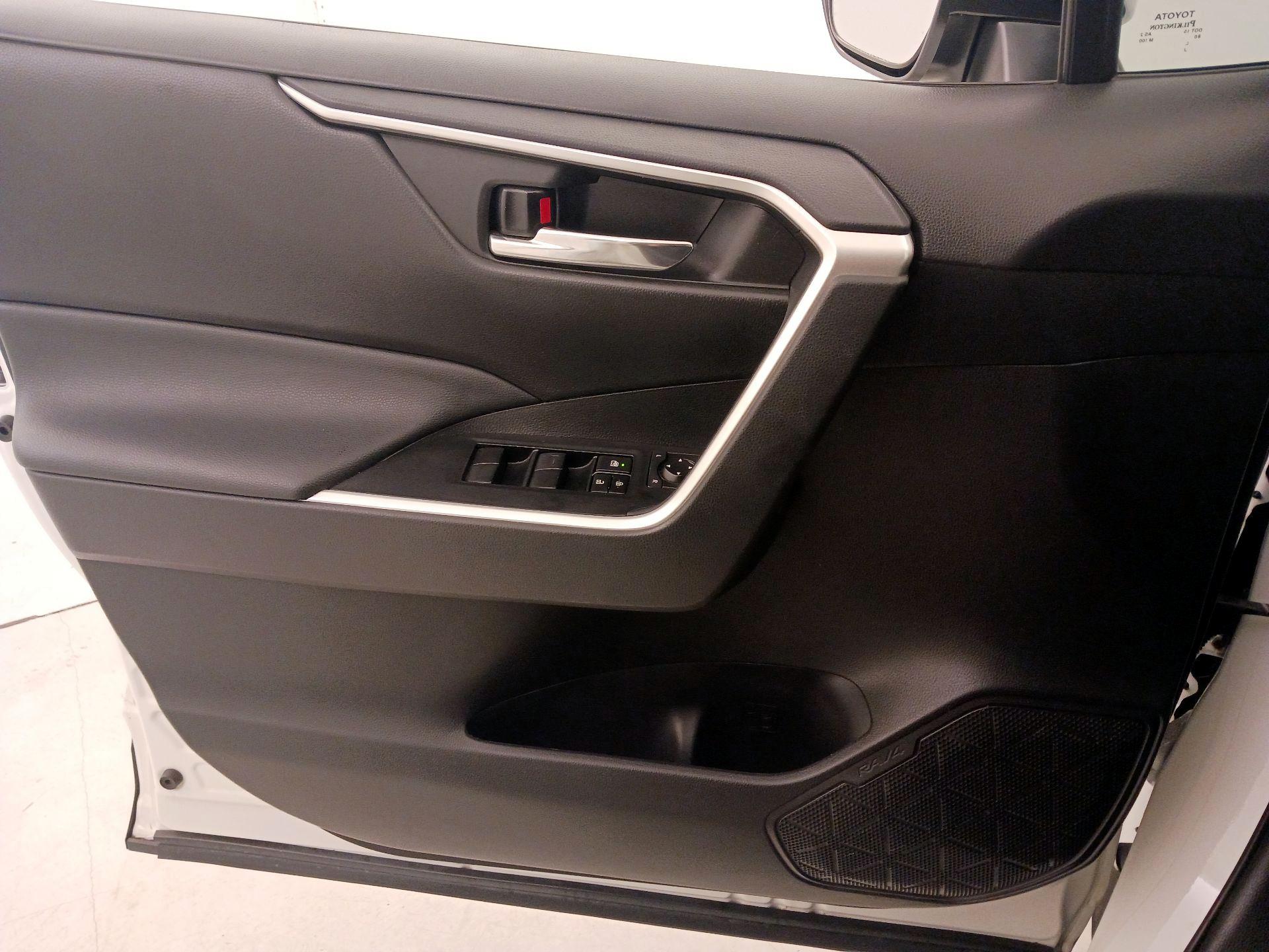 Thumbnail: 2021 Toyota RAV4 - 12