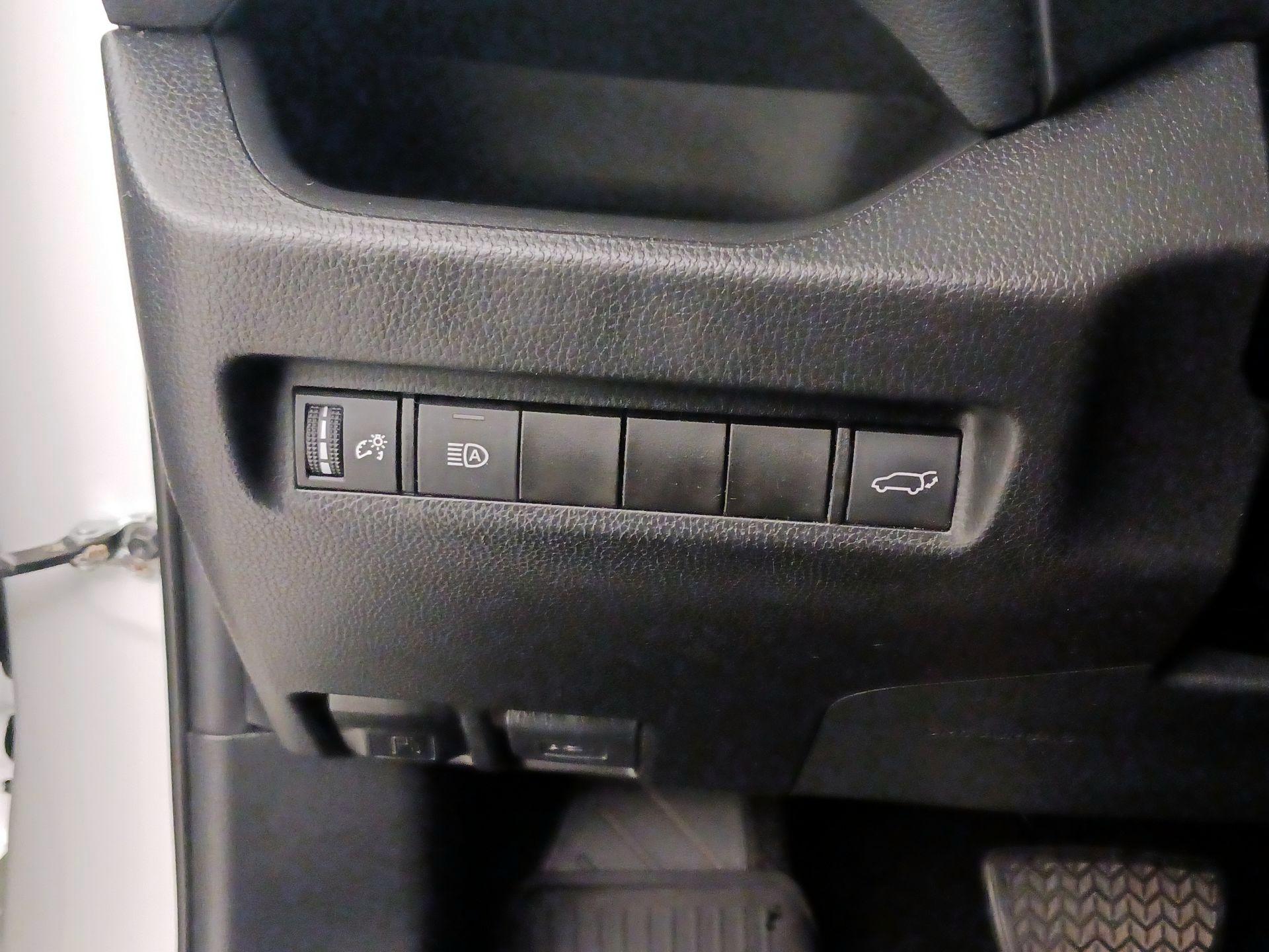 Thumbnail: 2021 Toyota RAV4 - 13