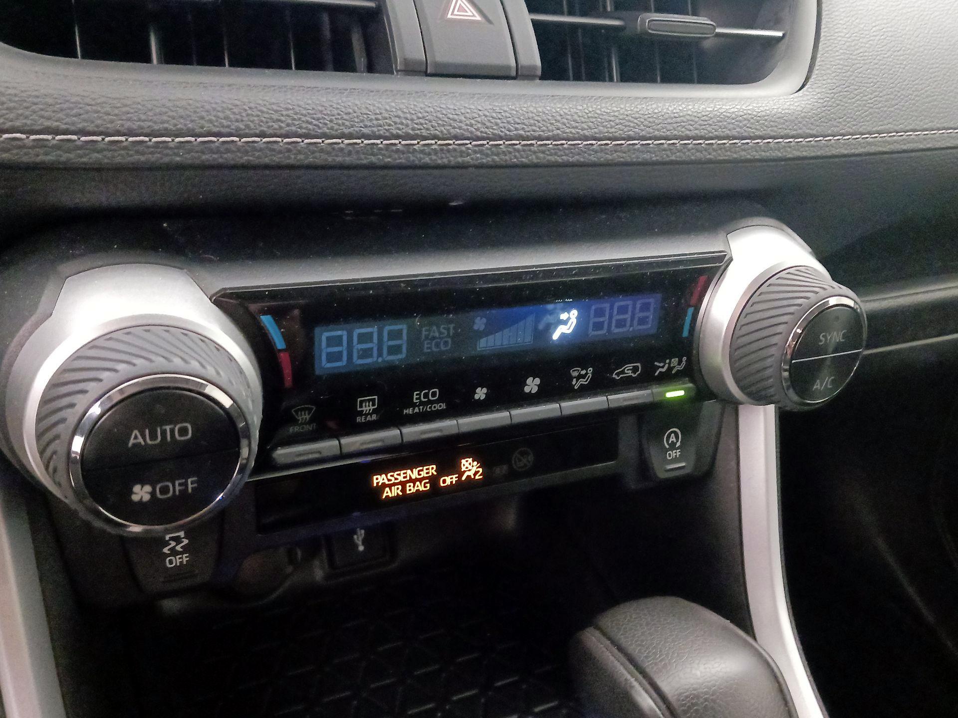 Thumbnail: 2021 Toyota RAV4 - 16