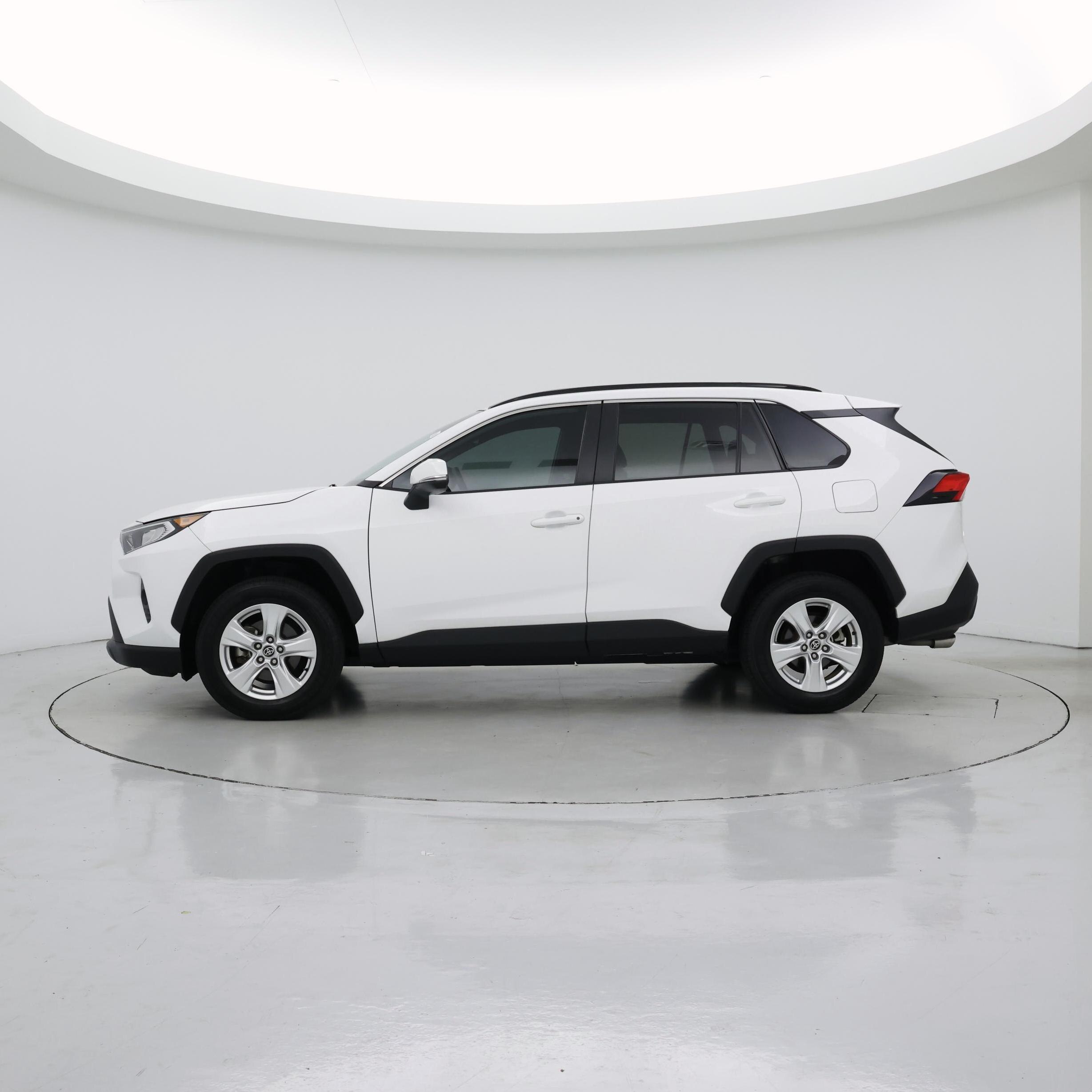 Thumbnail: 2021 Toyota RAV4 - 3