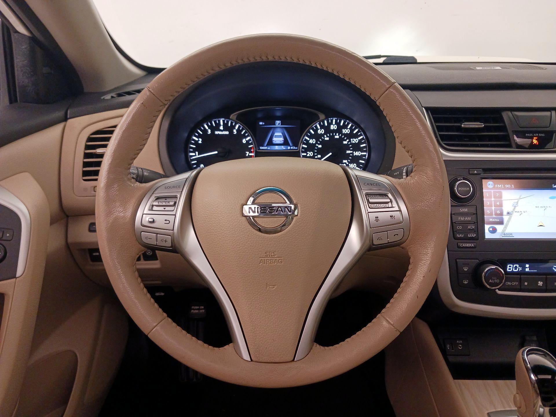 Thumbnail: 2017 Nissan Altima - 10